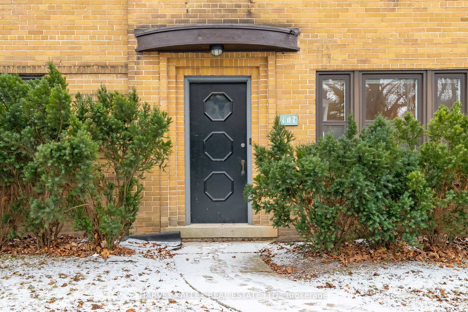 Photo 4 of Unit Main, 107 Chatsworth Drive, Toronto, Lawrence Park South — HOMEH