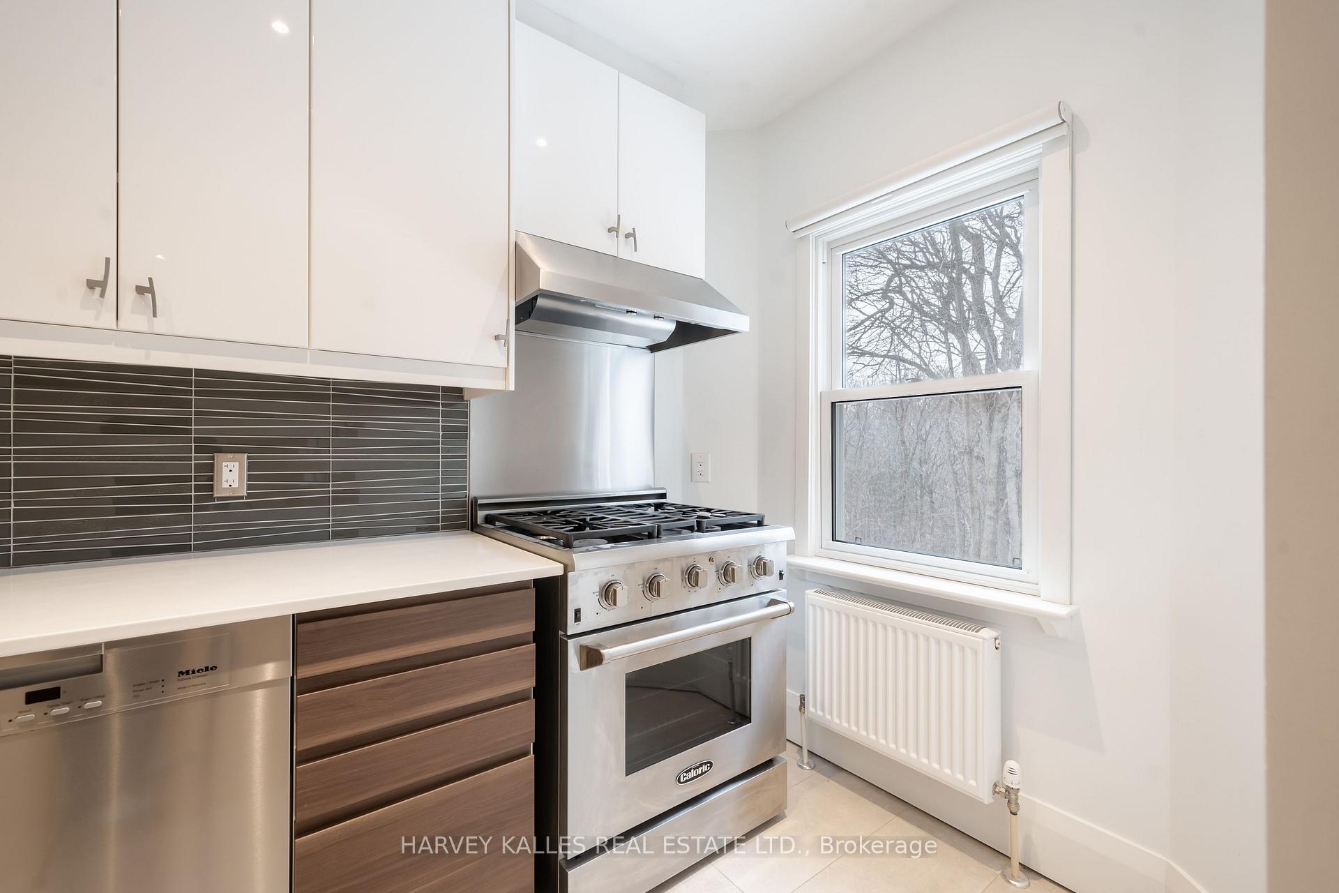 Photo 10 of Unit Main, 107 Chatsworth Drive, Toronto, Lawrence Park South — HOMEH