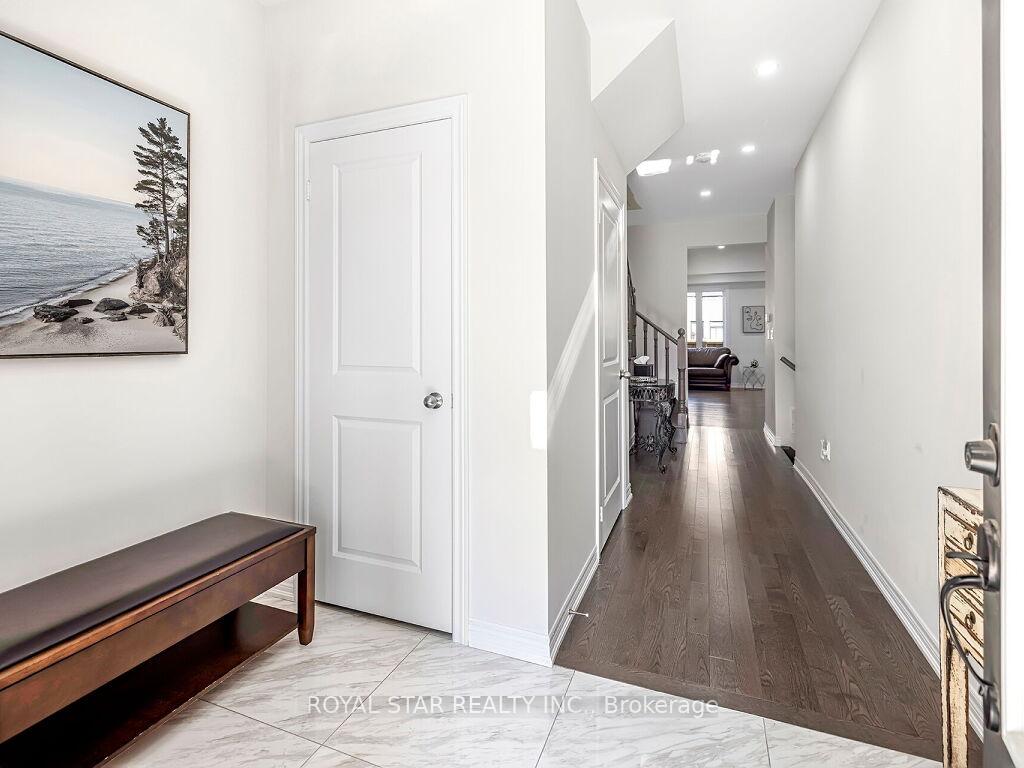 Photo 3 of 561 Barons Street, Vaughan, Kleinburg — HOMEH