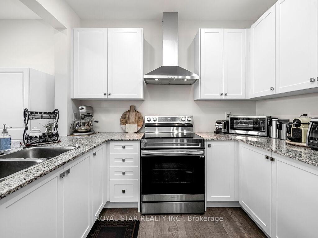 Photo 5 of 561 Barons Street, Vaughan, Kleinburg — HOMEH