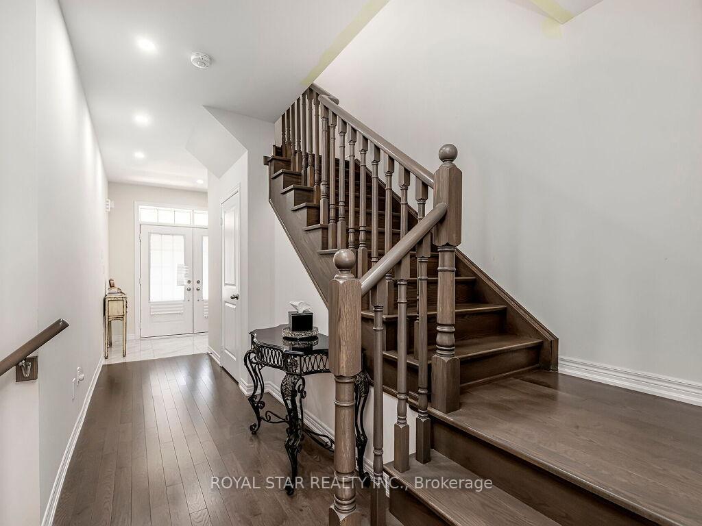 Photo 9 of 561 Barons Street, Vaughan, Kleinburg — HOMEH