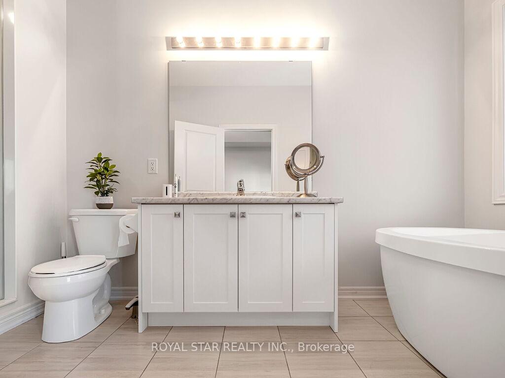 Photo 12 of 561 Barons Street, Vaughan, Kleinburg — HOMEH