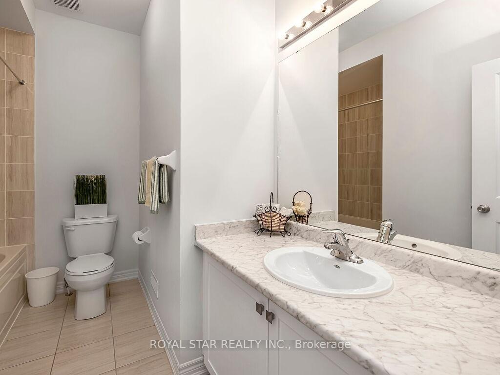 Photo 14 of 561 Barons Street, Vaughan, Kleinburg — HOMEH