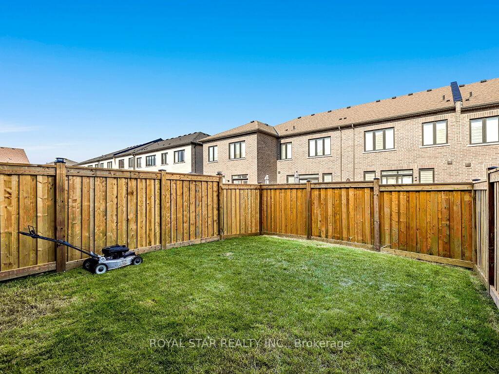 Photo 16 of 561 Barons Street, Vaughan, Kleinburg — HOMEH
