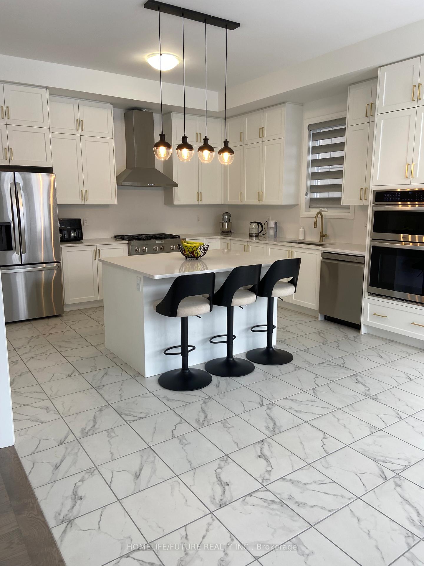 Photo 5 of 119 Deer Ridge Crescent, Whitby, Rural Whitby — HOMEH
