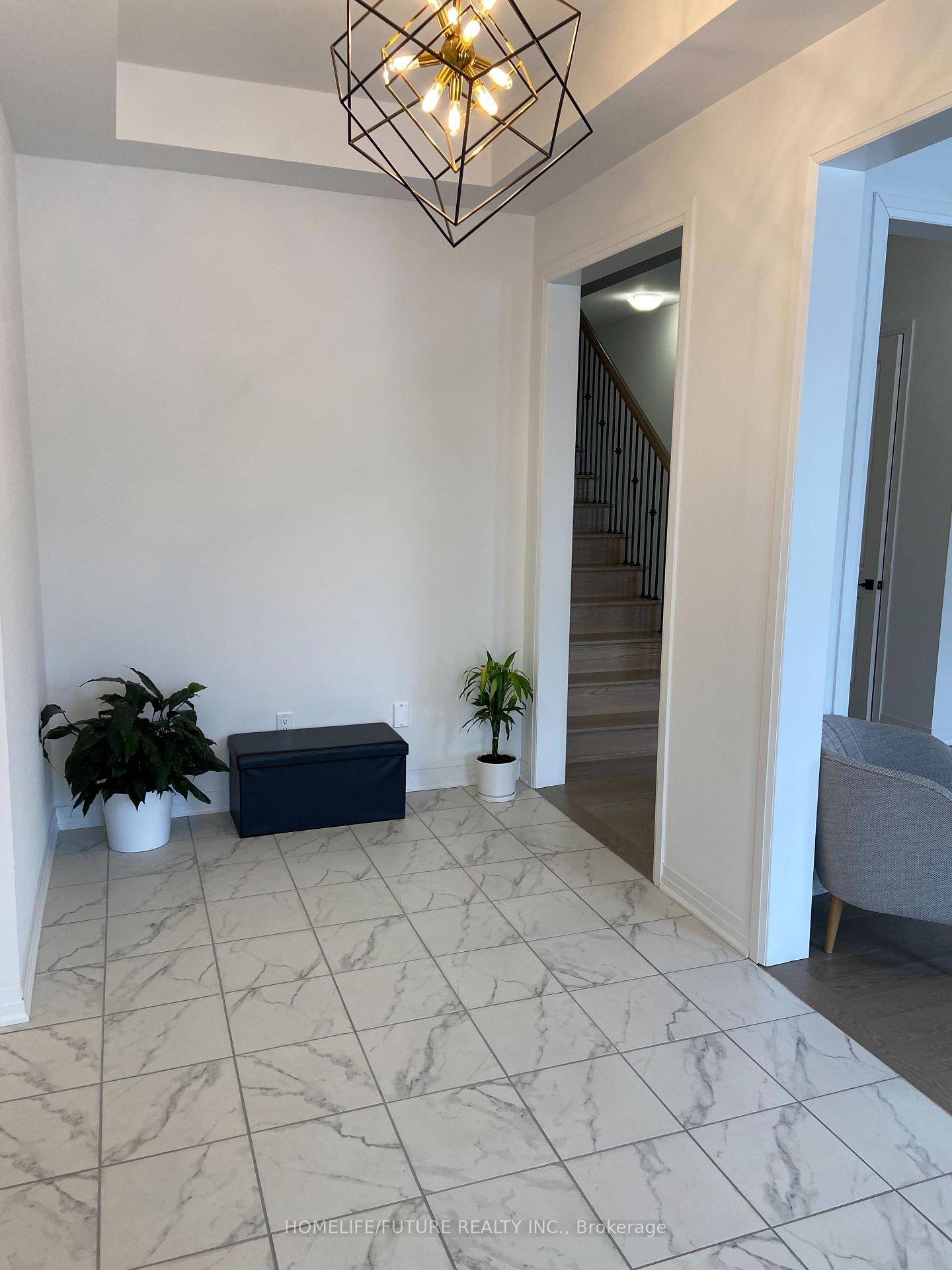 Photo 9 of 119 Deer Ridge Crescent, Whitby, Rural Whitby — HOMEH