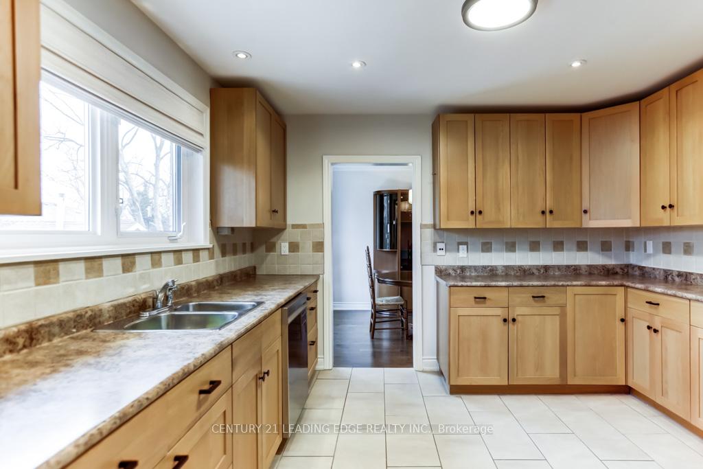 Photo 10 of 39 Robinson Street, Markham, Bullock — HOMEH