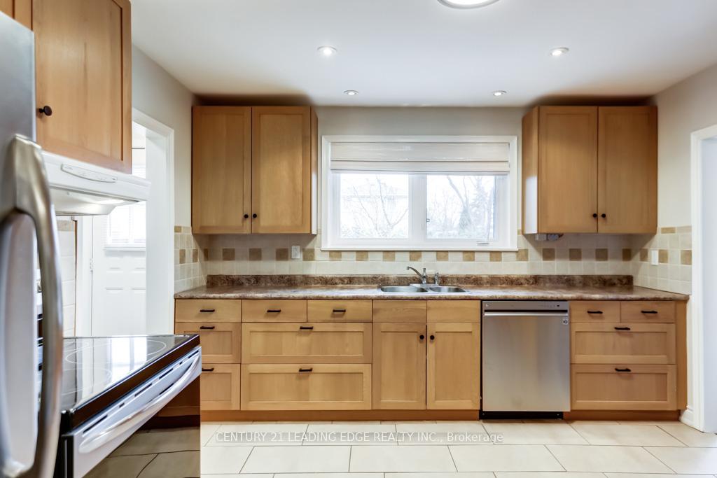 Photo 13 of 39 Robinson Street, Markham, Bullock — HOMEH