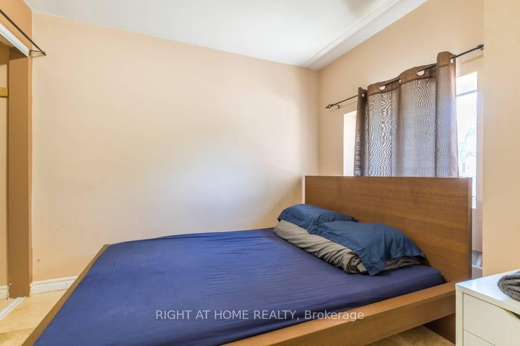 Front of Unit Unit 8, 611 Gerrard Street E