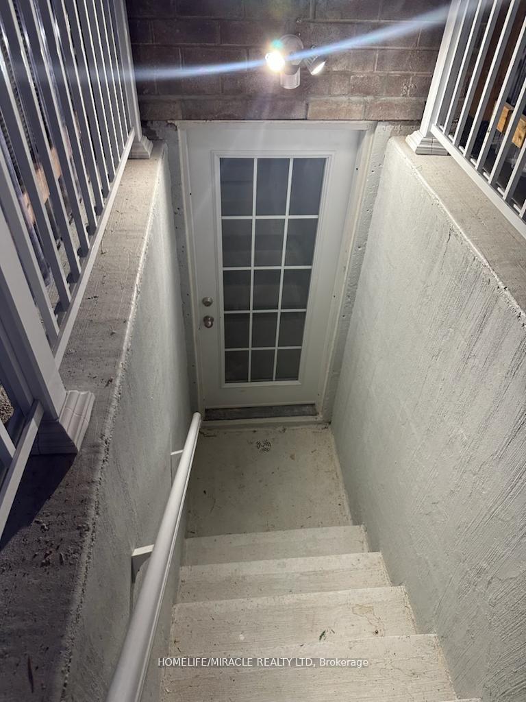 Photo 2 of 30 Averill Road, Brampton, Northwest Brampton — HOMEH