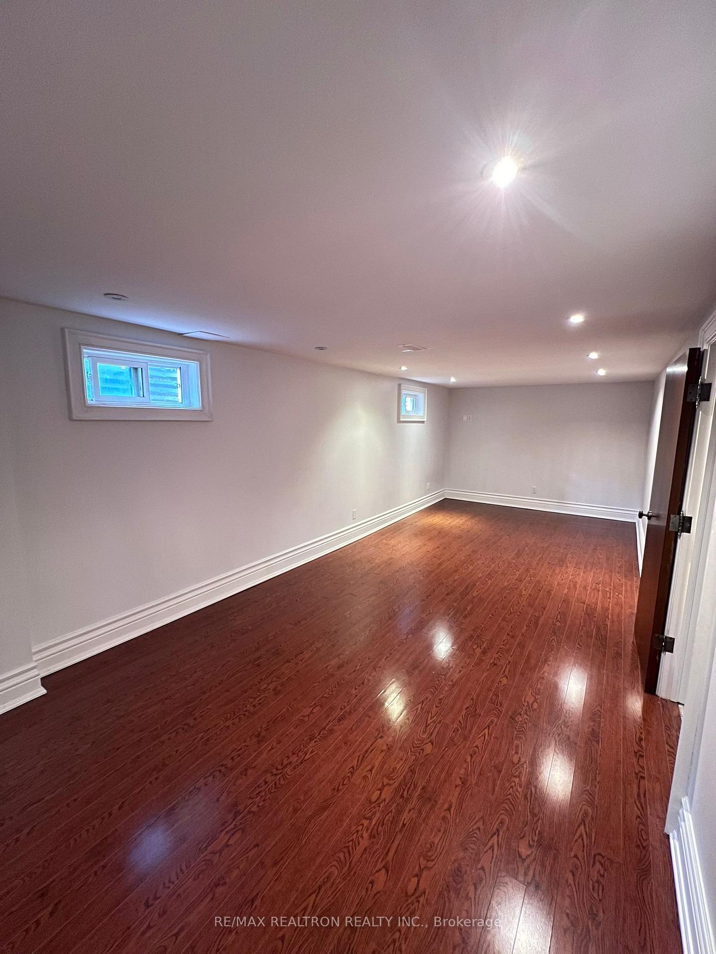 Photo 4 of 36 Elgin Street, Markham, Thornhill — HOMEH