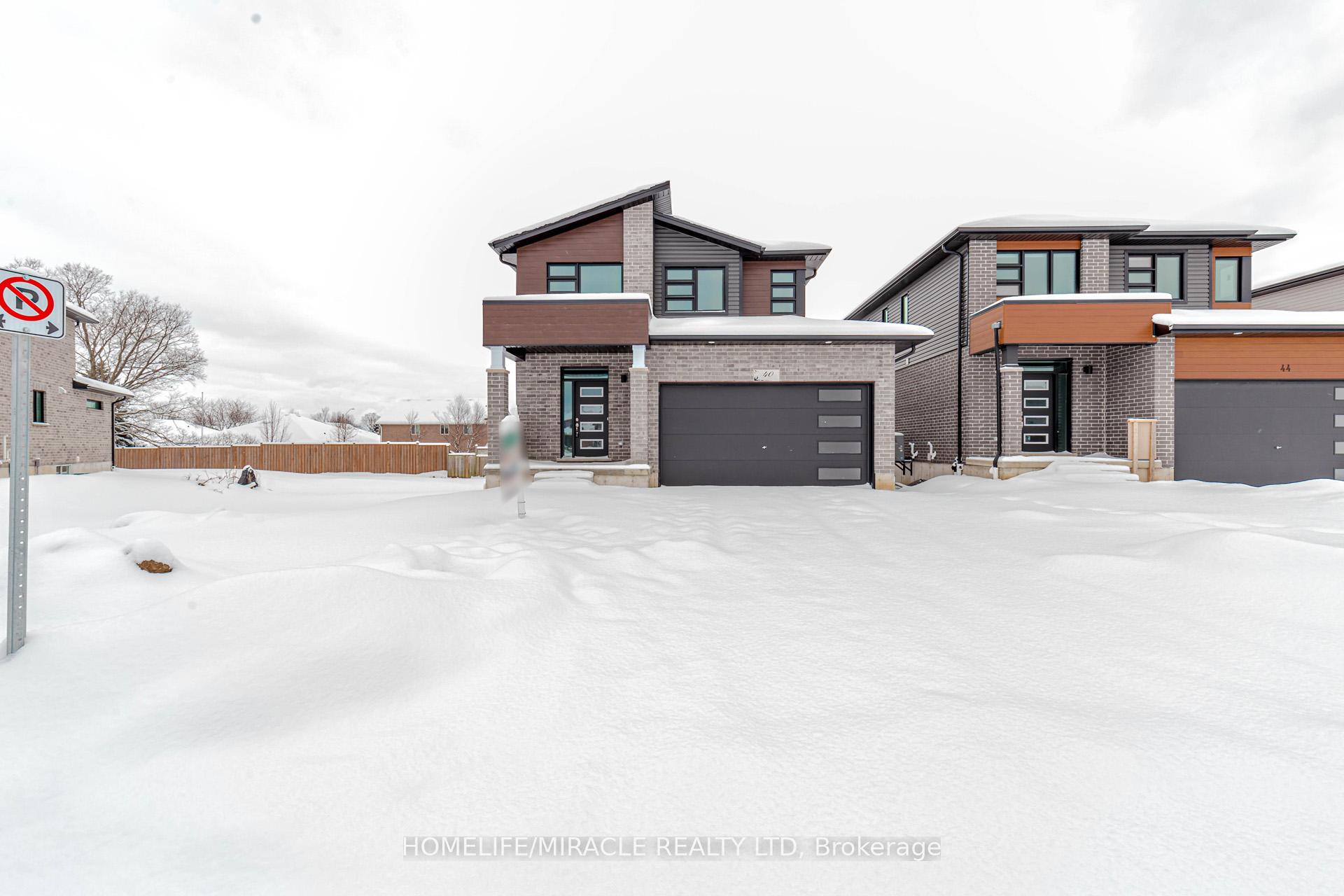 Front of 40 Moon Crescent