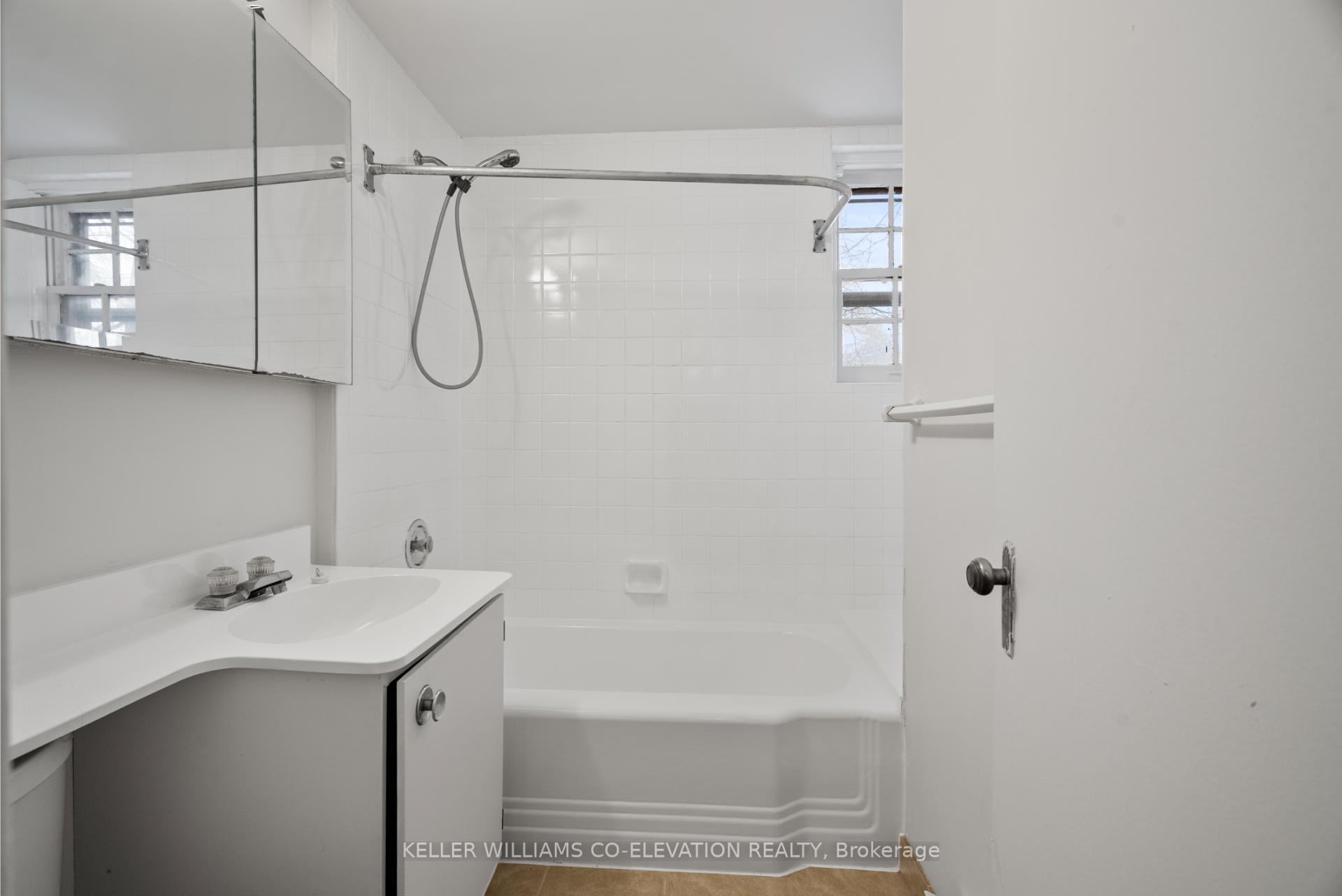 Photo 8 of Unit 202, 2676 Yonge Street, Toronto, Lawrence Park South — HOMEH