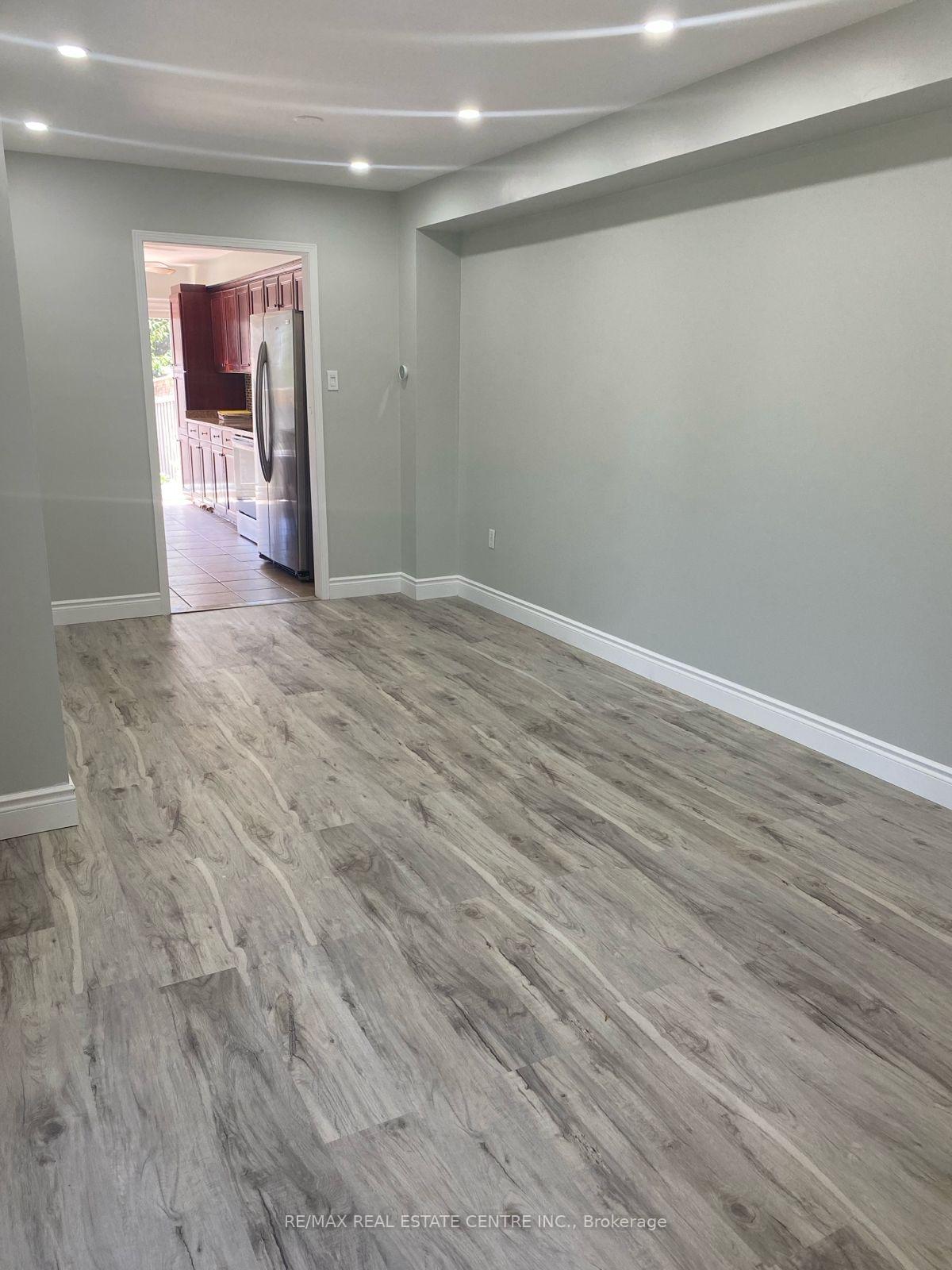 Photo 14 of 9 Brower Court, Brampton, Heart Lake West — HOMEH
