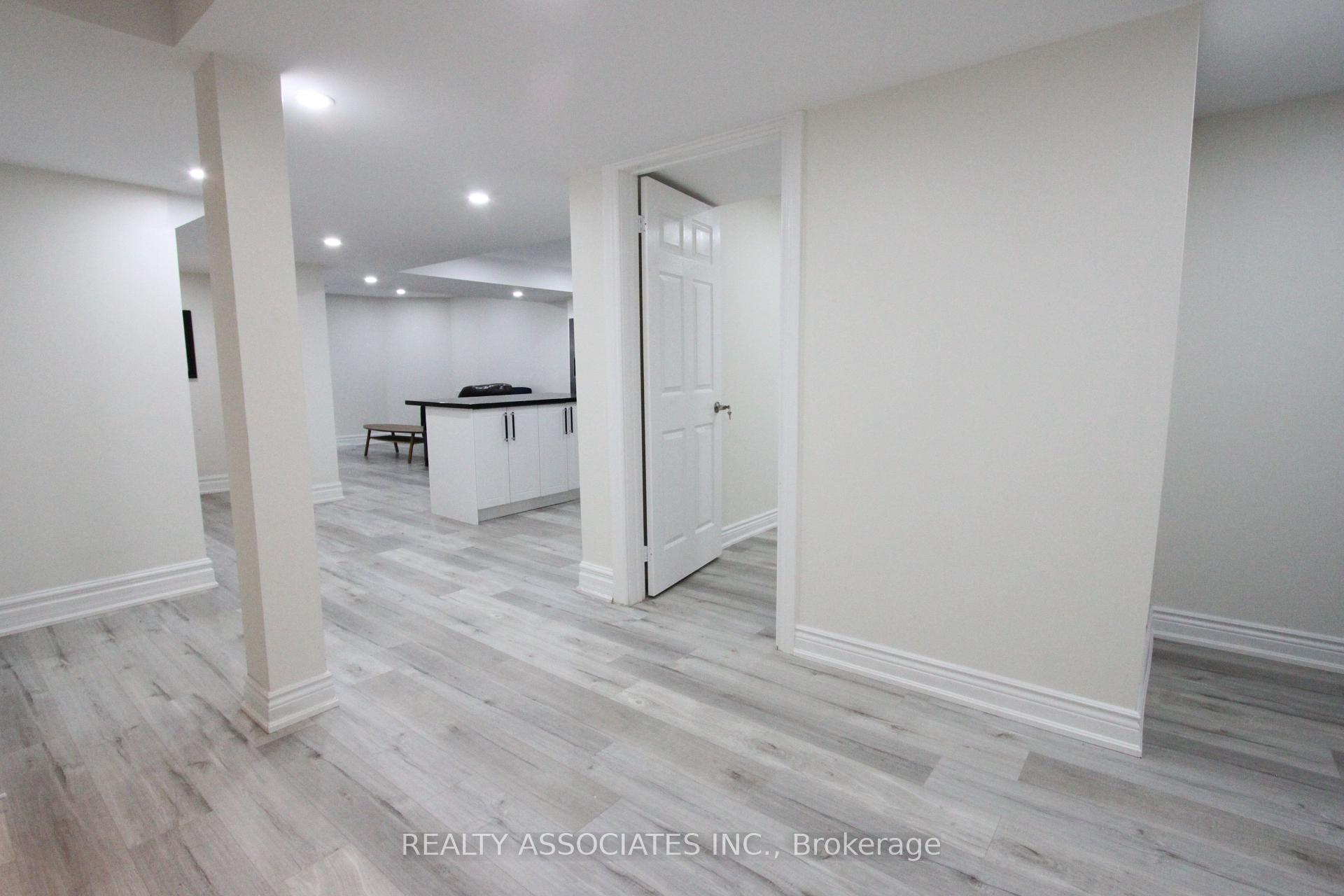 Photo 4 of Unit Bsmt, 33 Muirside Road, Vaughan, Maple — HOMEH
