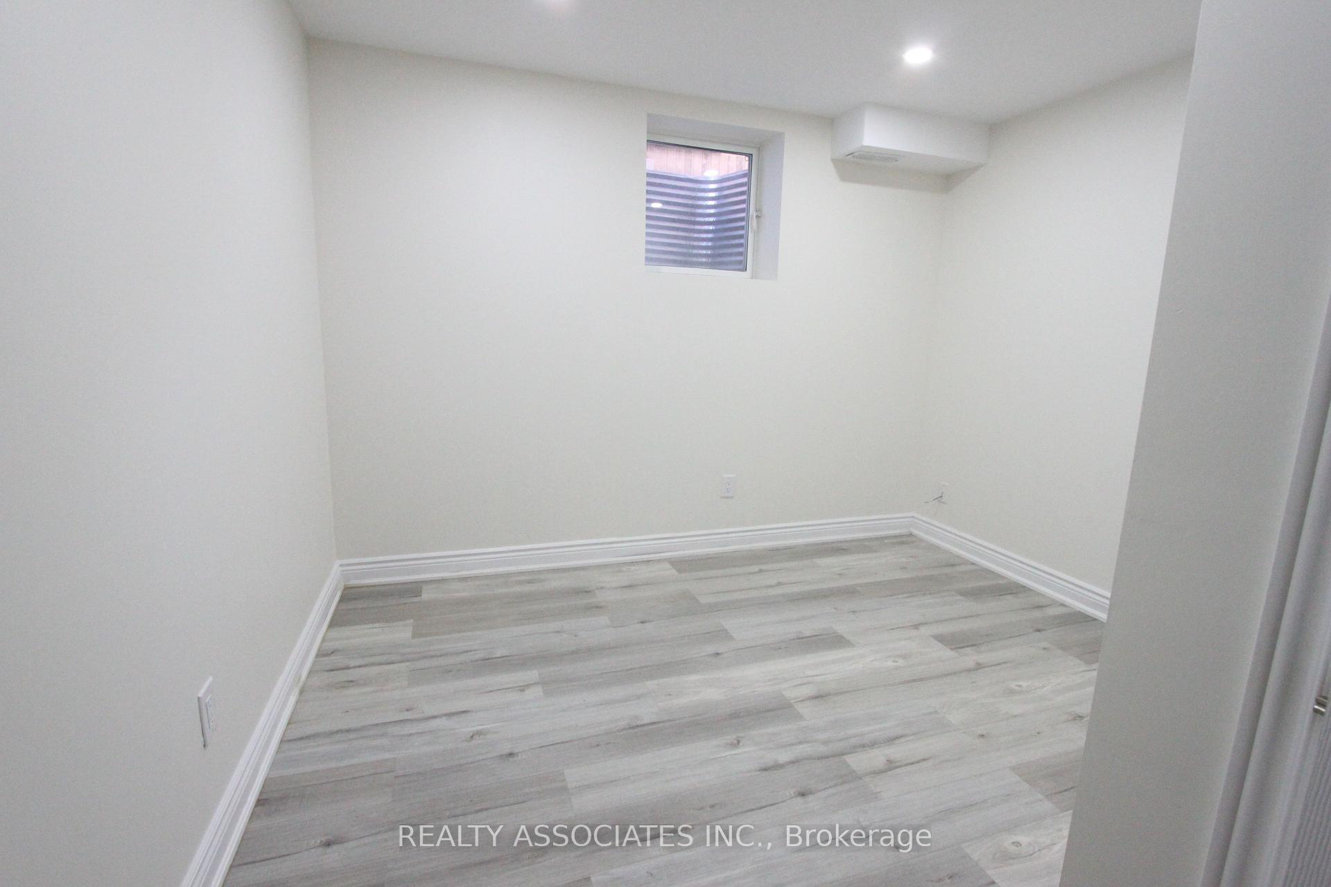 Photo 7 of Unit Bsmt, 33 Muirside Road, Vaughan, Maple — HOMEH