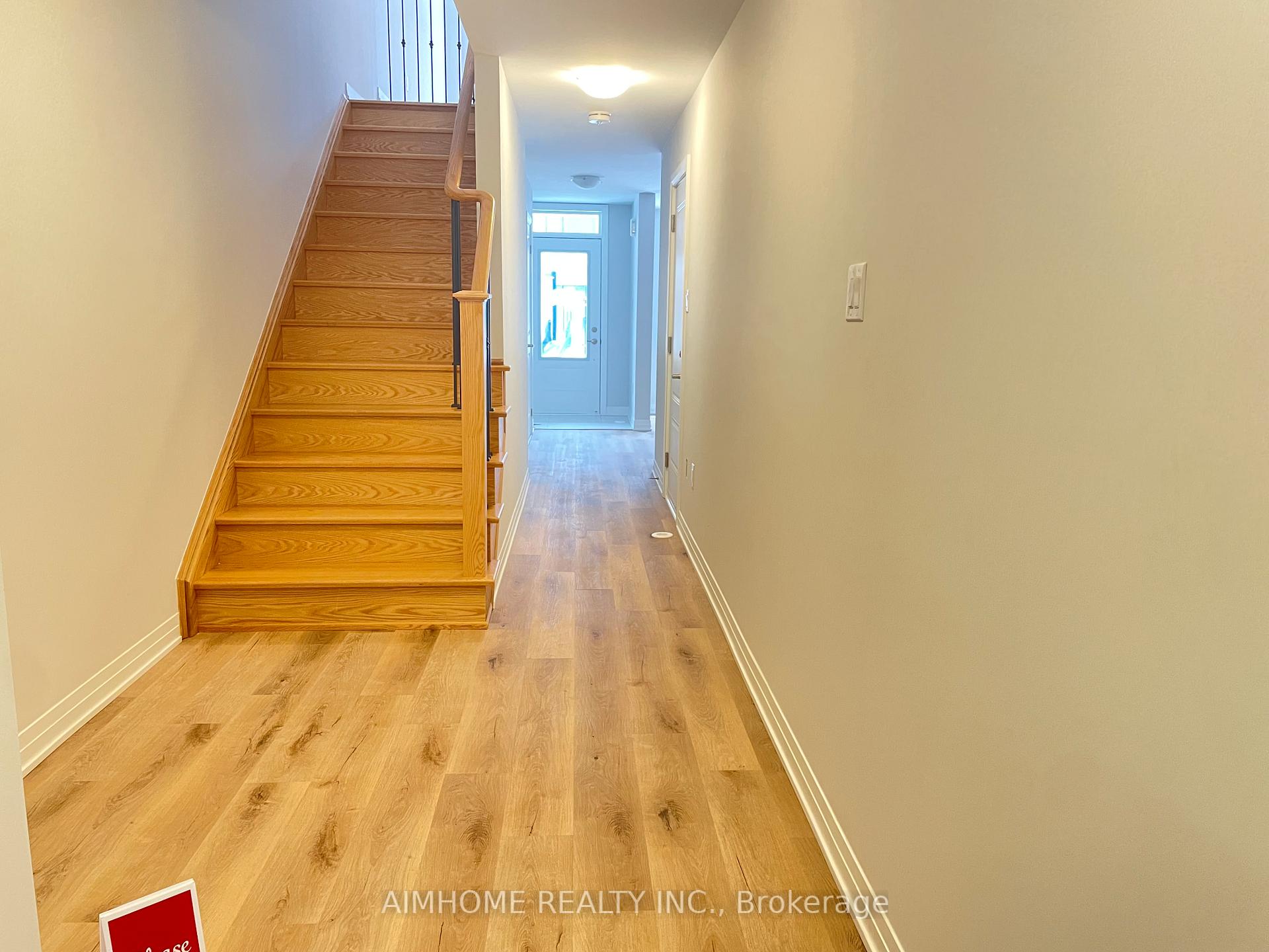 Photo 4 of 11 Frisinger Lane, Markham, Cornell — HOMEH