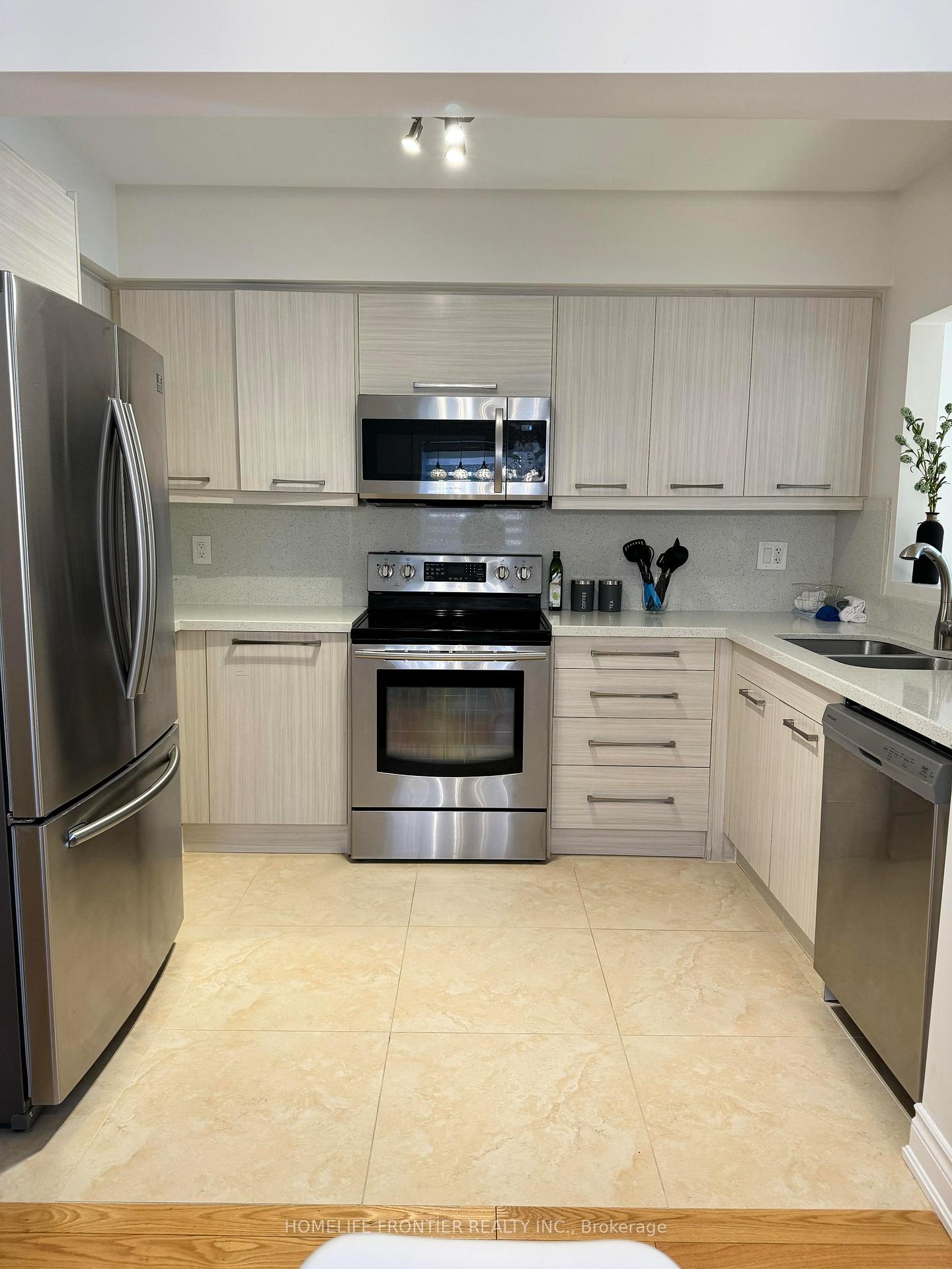 Photo 9 of 43 Camino Drive, Vaughan, Vellore Village — HOMEH