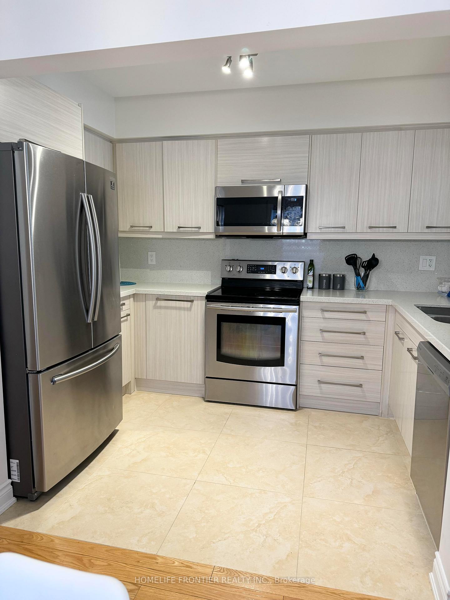 Photo 10 of 43 Camino Drive, Vaughan, Vellore Village — HOMEH