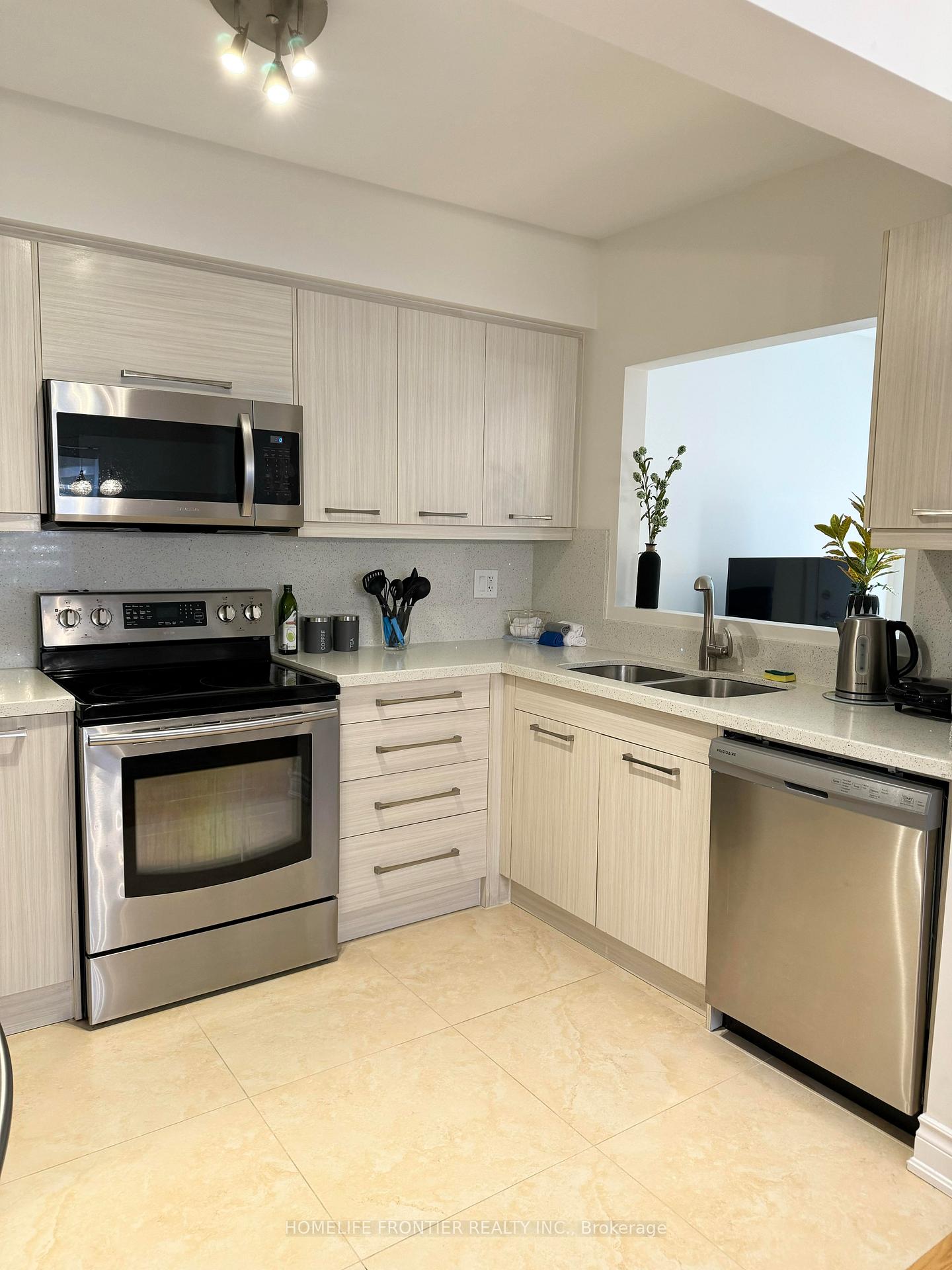Photo 11 of 43 Camino Drive, Vaughan, Vellore Village — HOMEH