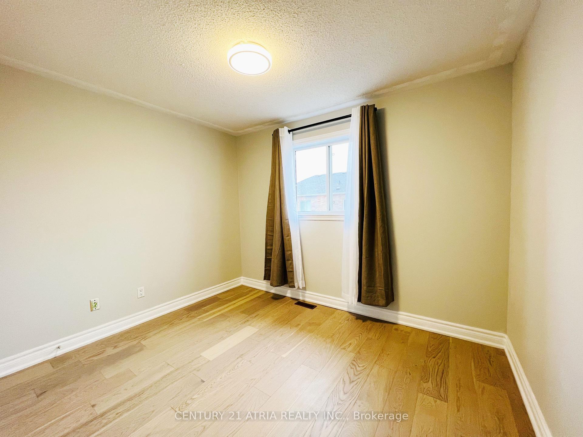 Photo 9 of 30 Manda Drive, Vaughan, Vellore Village — HOMEH