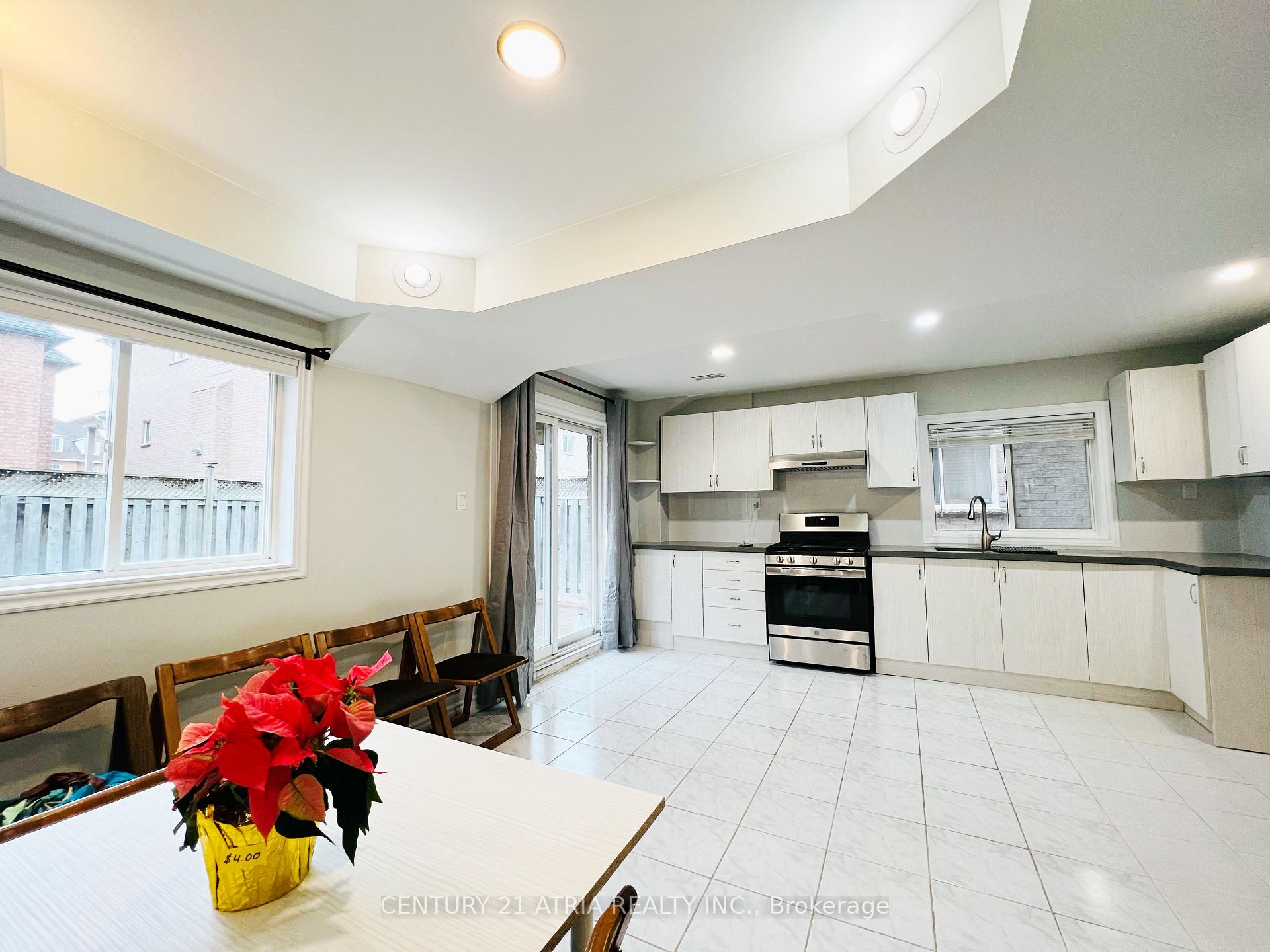 Photo 14 of 30 Manda Drive, Vaughan, Vellore Village — HOMEH