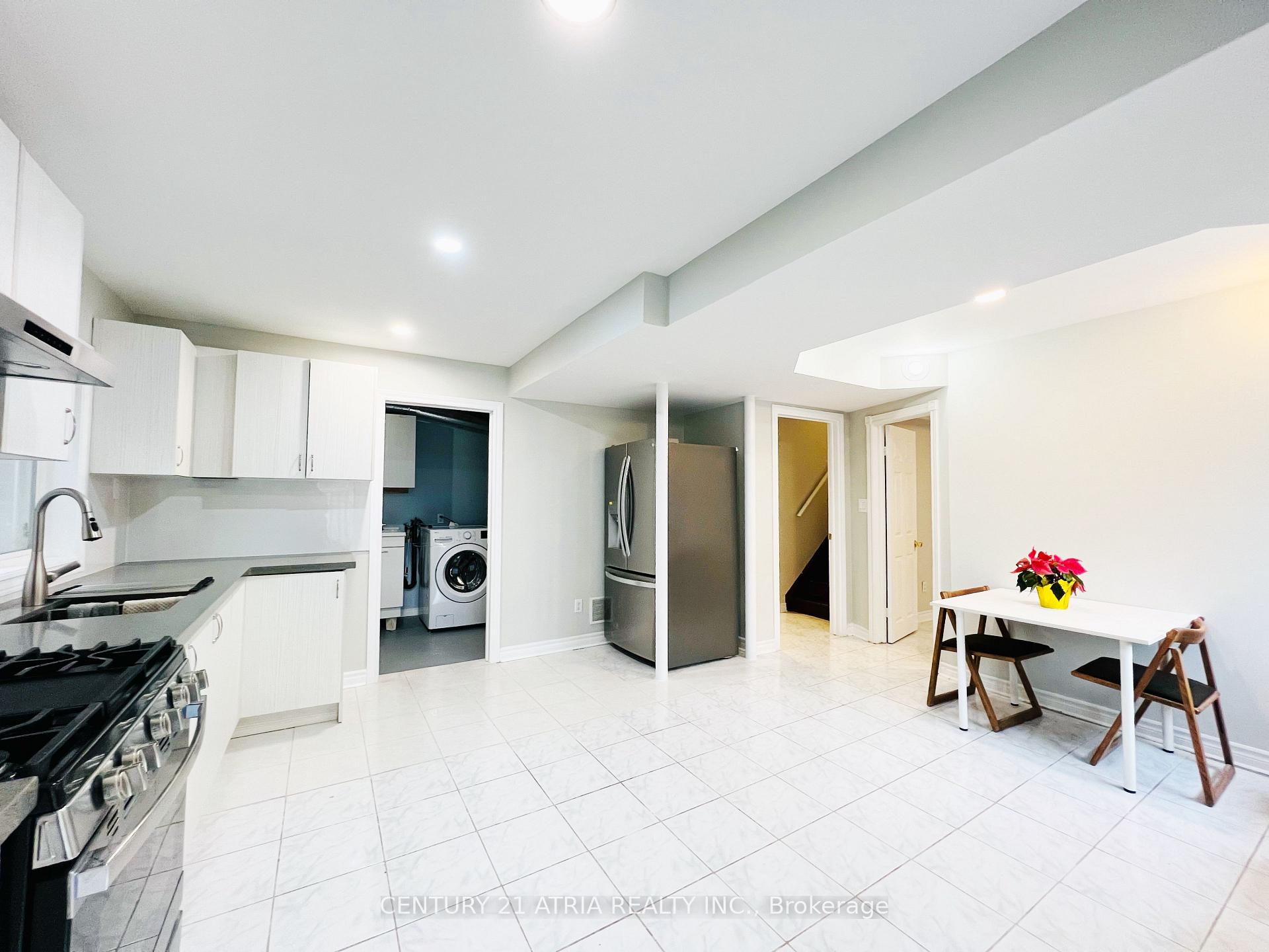 Photo 12 of 30 Manda Drive, Vaughan, Vellore Village — HOMEH
