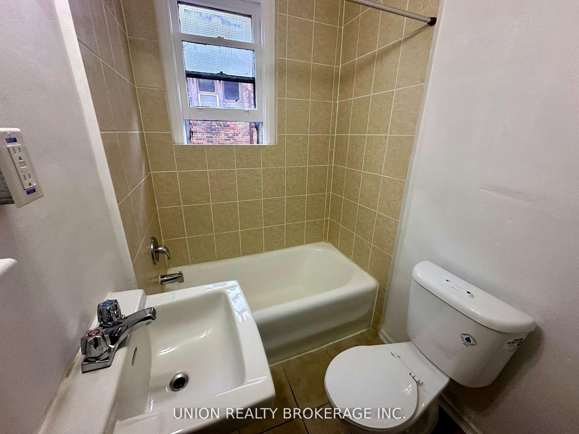 Photo 12 of Unit 10, 2393 Queen Street E, Toronto, The Beaches — HOMEH
