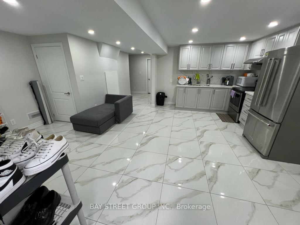 Front of 10 Blenheim Drive W