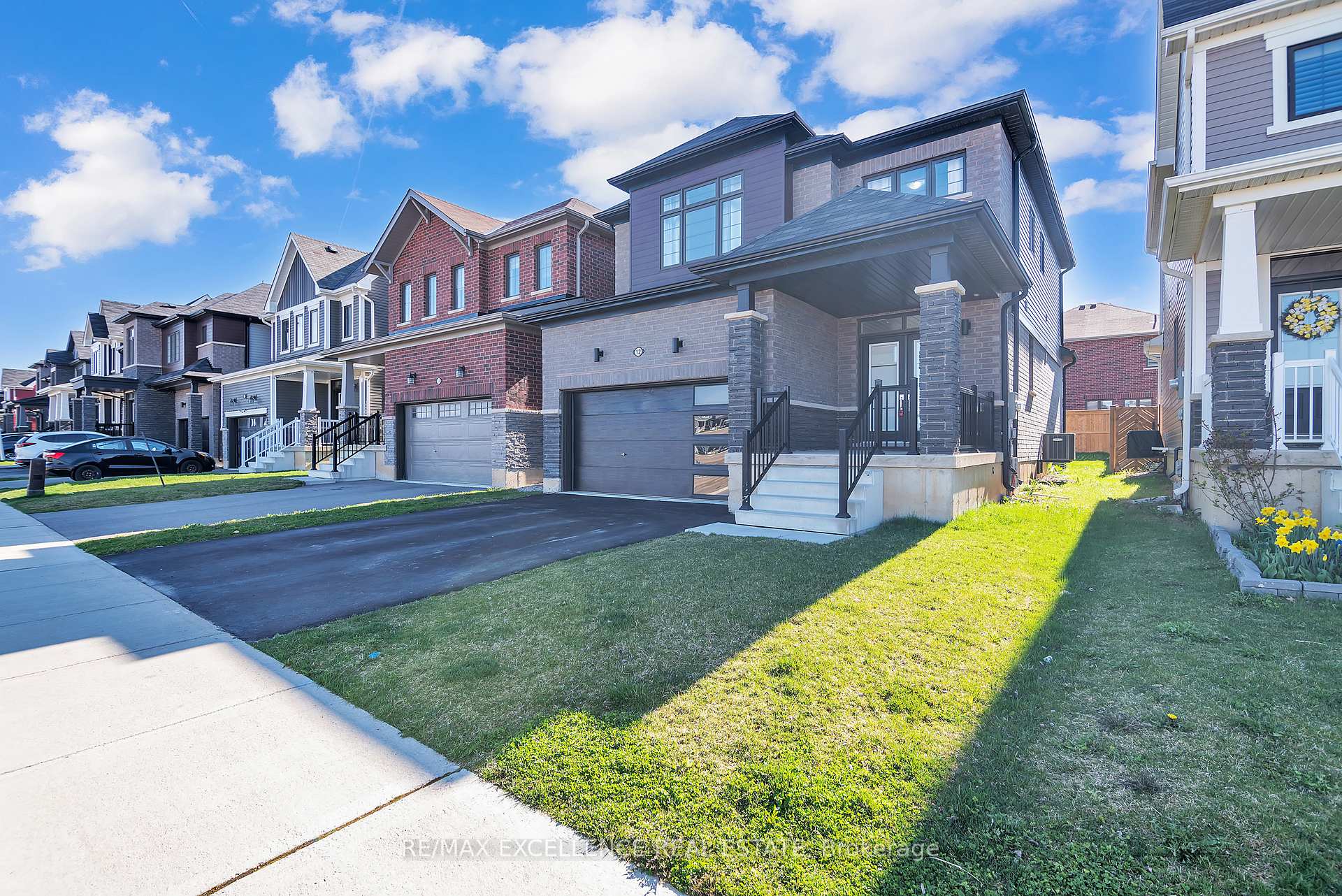 Photo 2 of 12 Whithorn Crescent, Haldimand — HOMEH