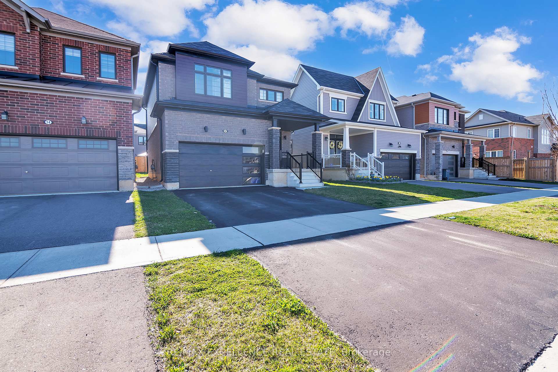 Photo 4 of 12 Whithorn Crescent, Haldimand — HOMEH