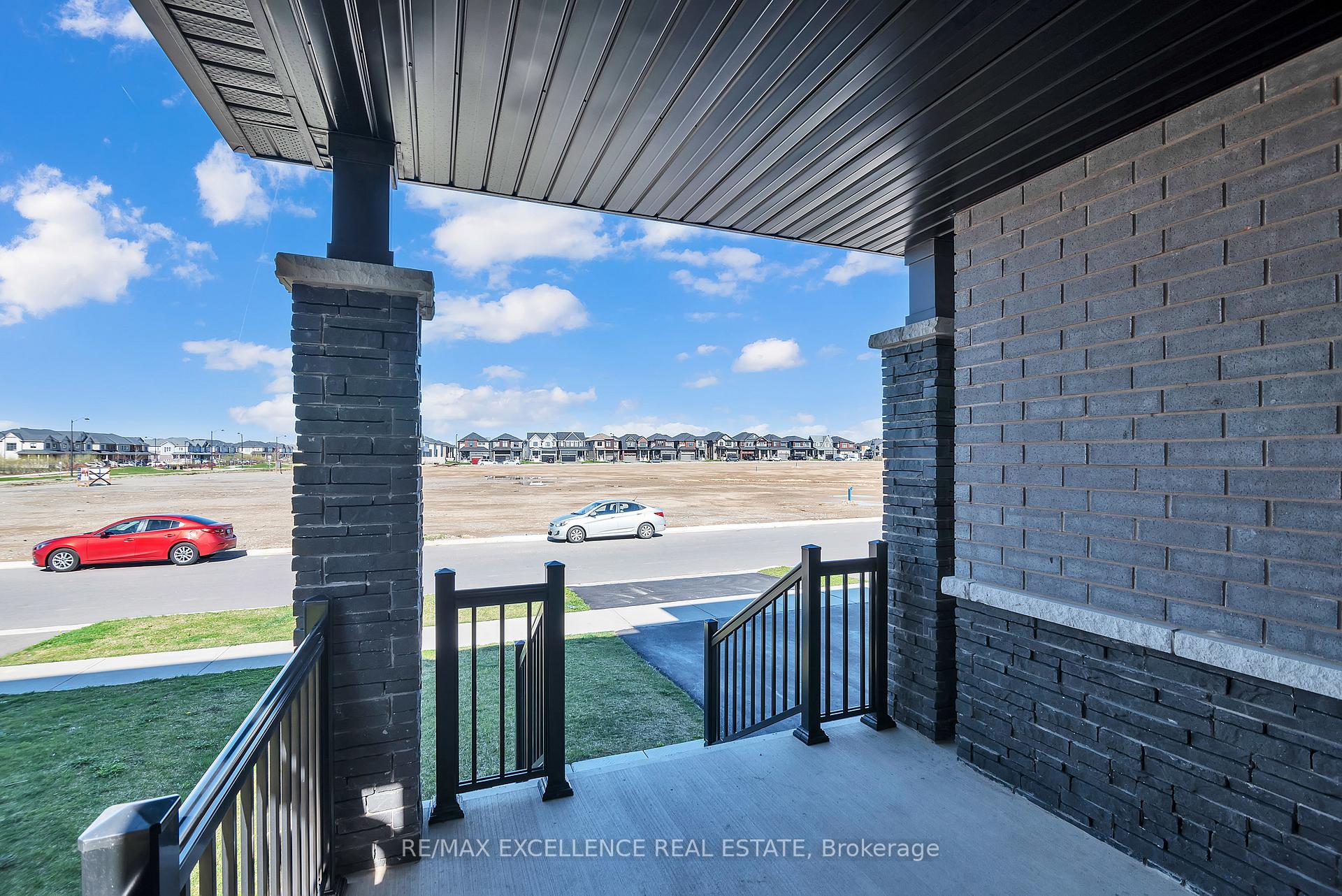 Photo 7 of 12 Whithorn Crescent, Haldimand — HOMEH