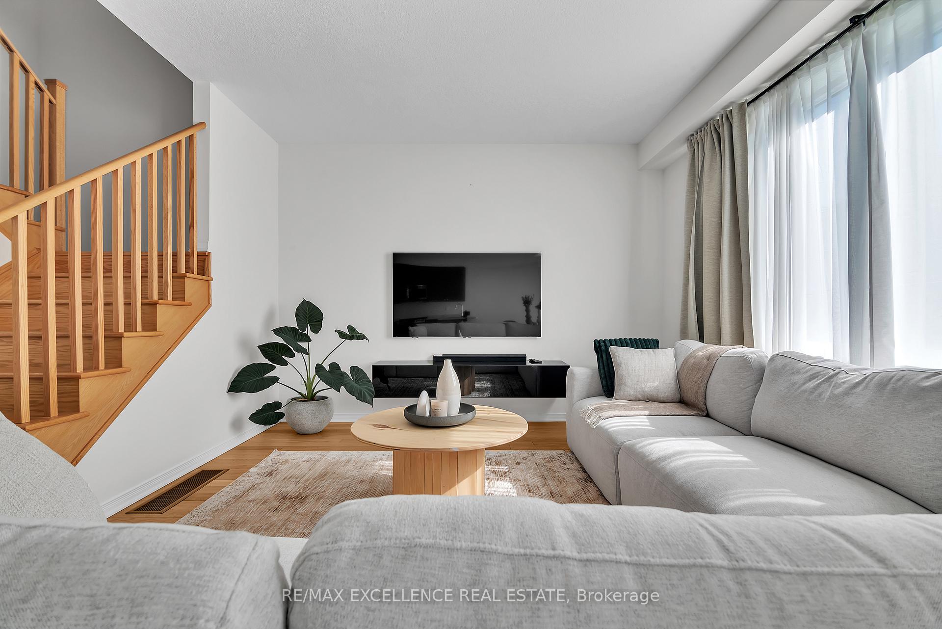 Photo 6 of 12 Whithorn Crescent, Haldimand — HOMEH