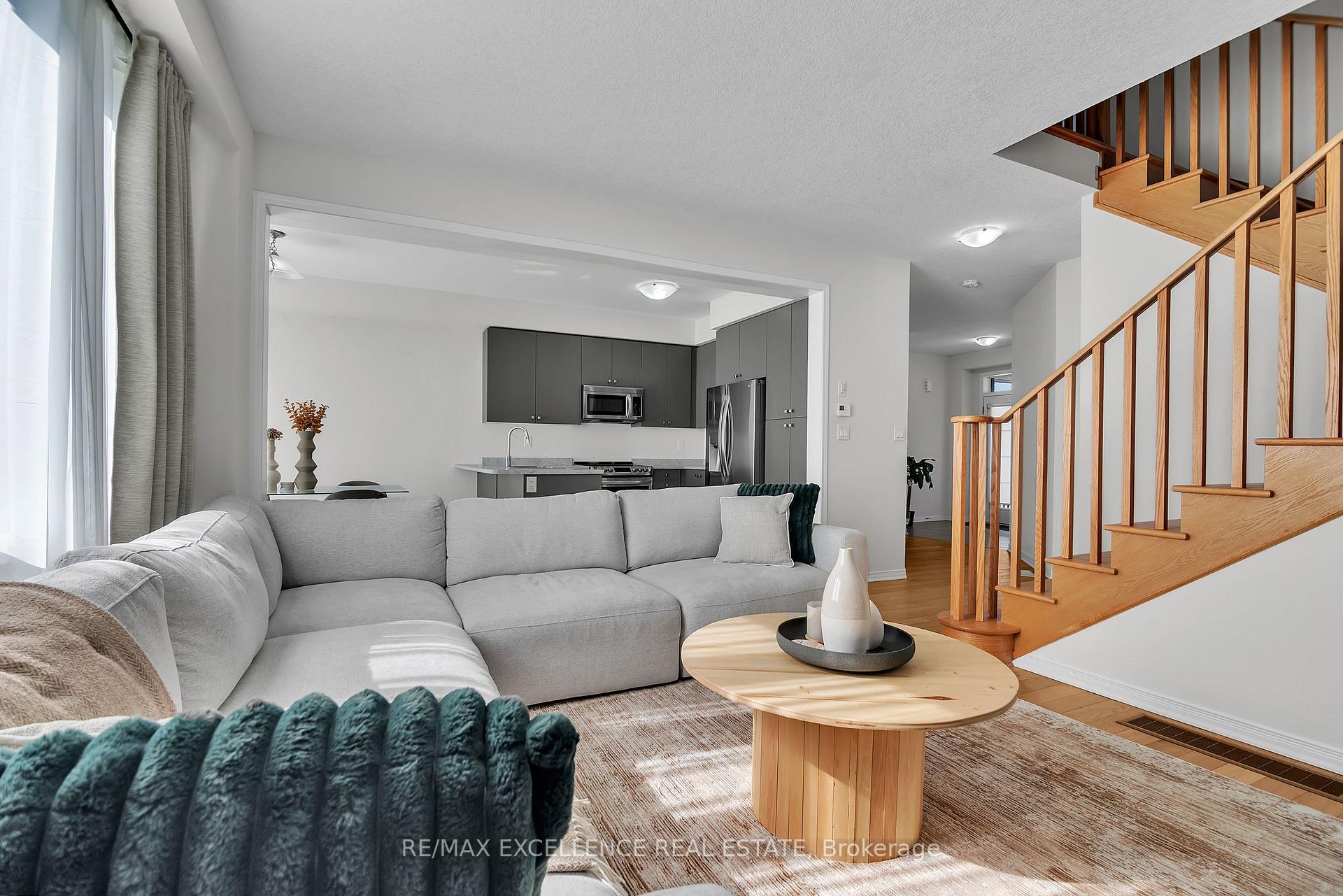 Photo 9 of 12 Whithorn Crescent, Haldimand — HOMEH