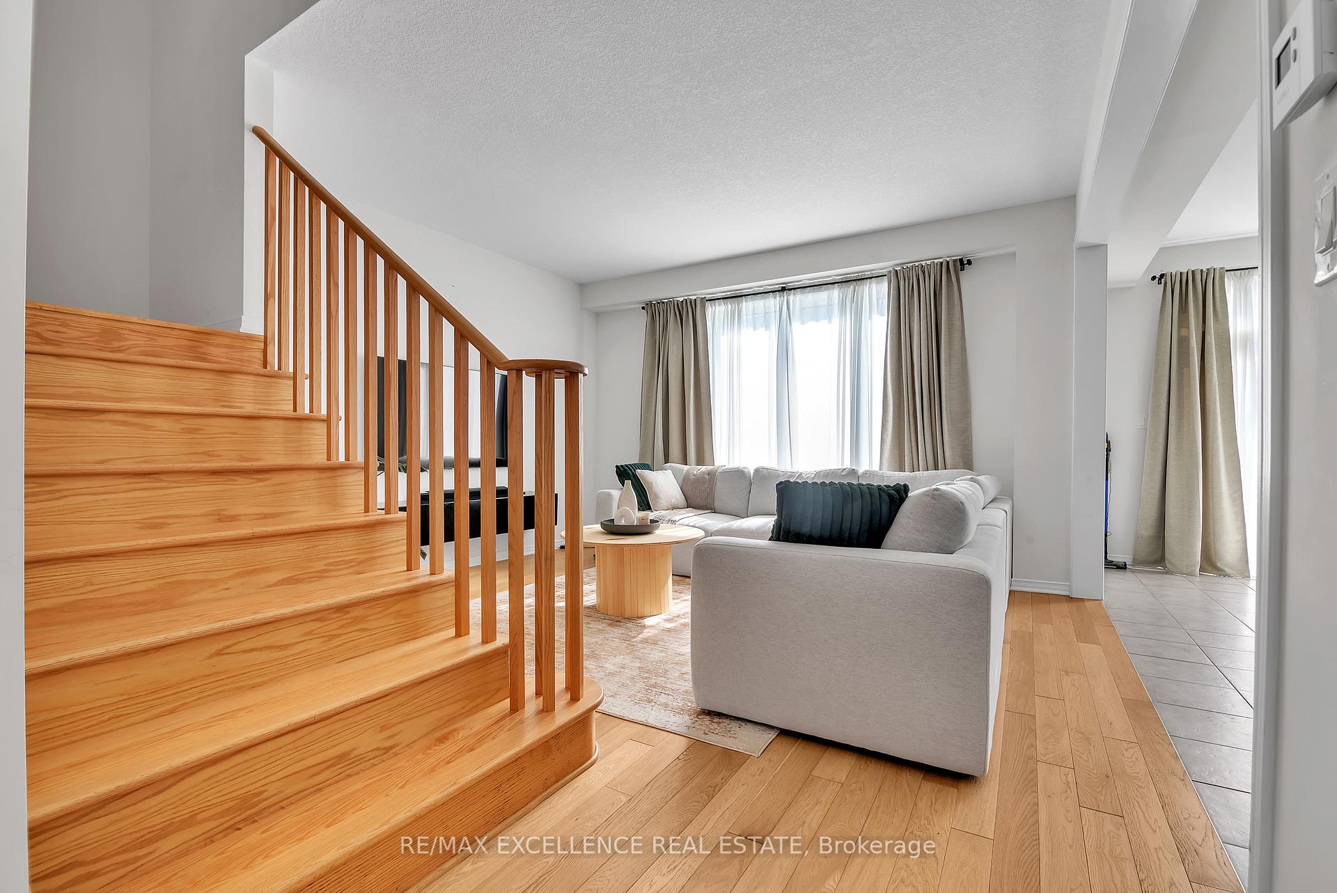Photo 10 of 12 Whithorn Crescent, Haldimand — HOMEH