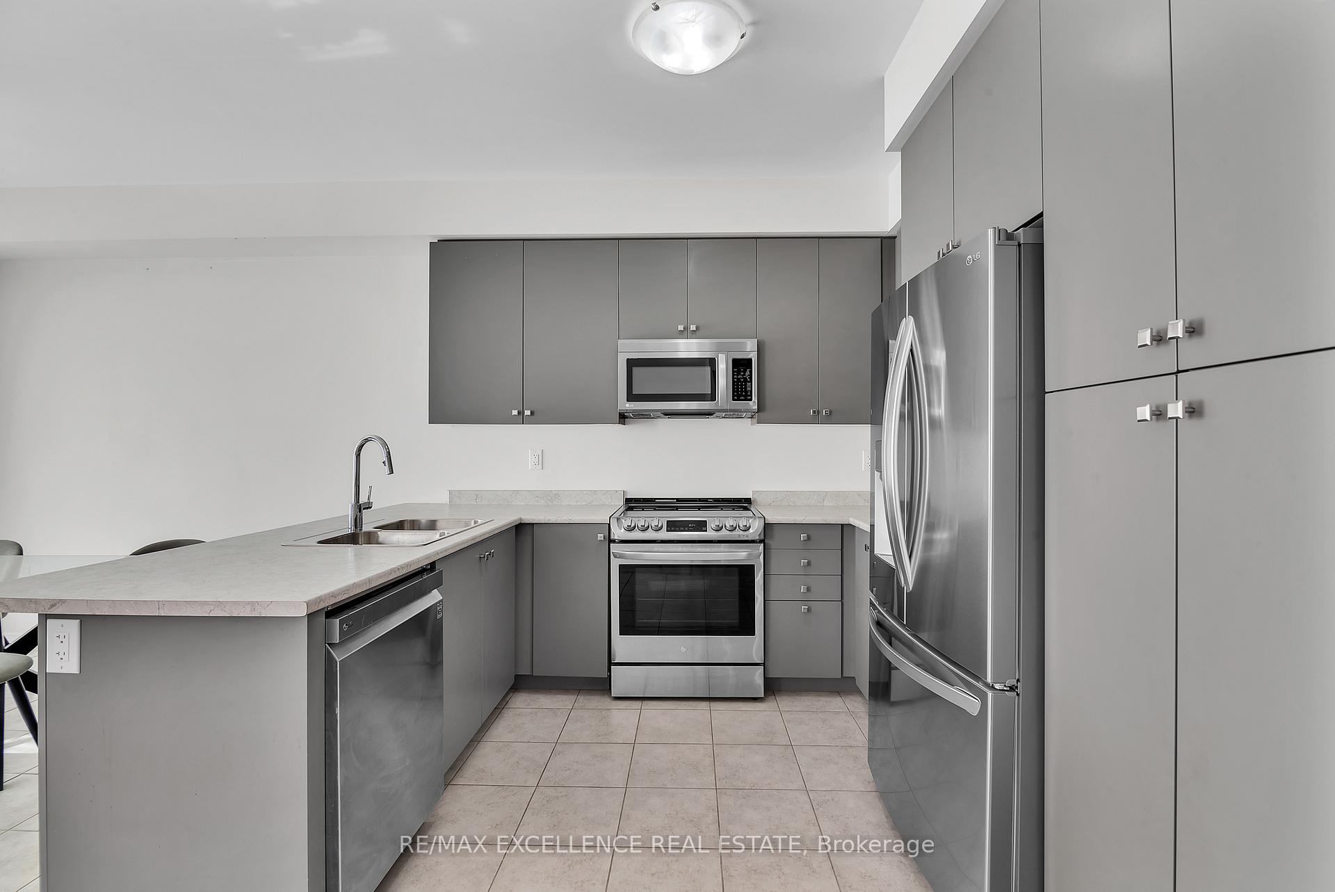 Photo 11 of 12 Whithorn Crescent, Haldimand — HOMEH