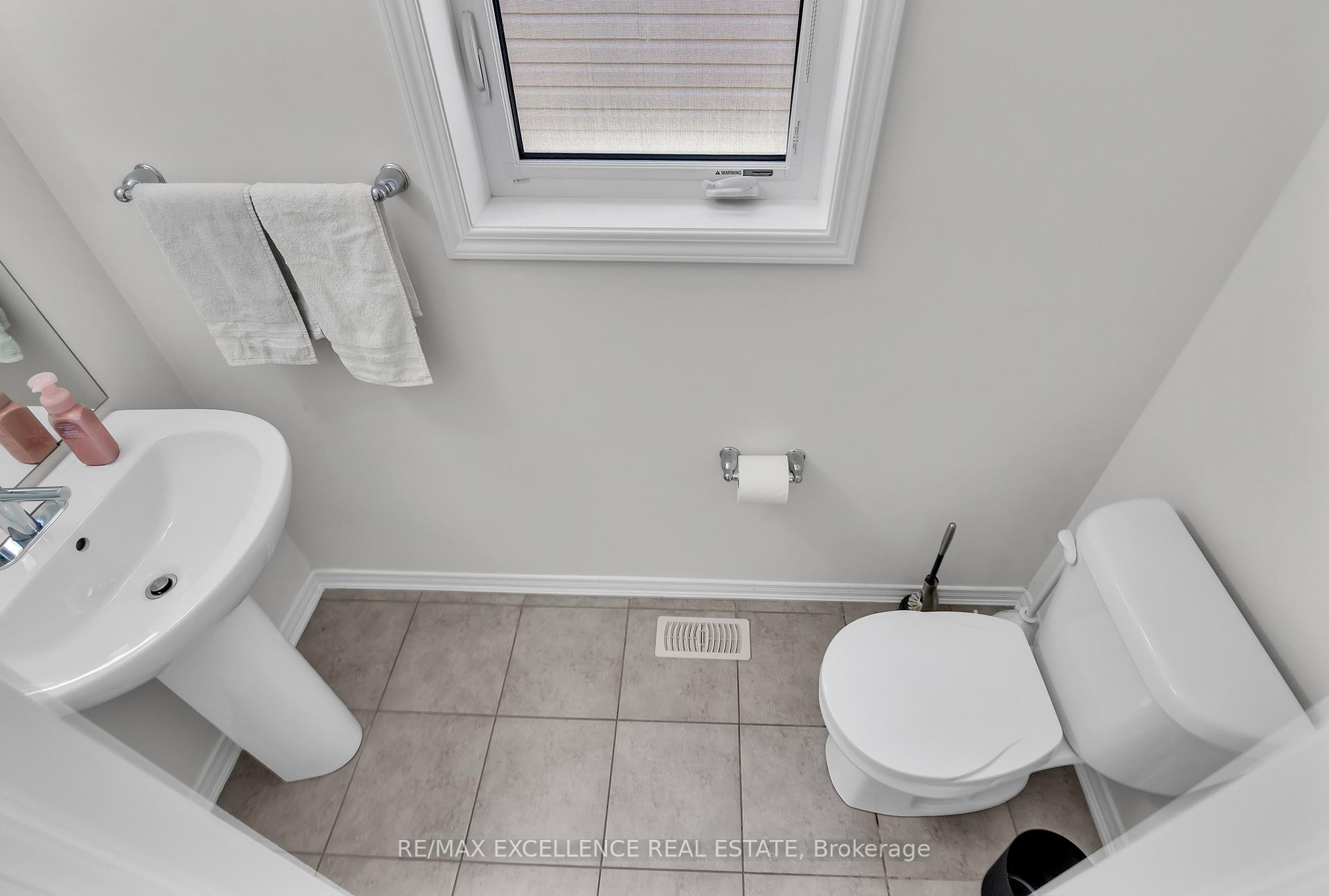 Photo 25 of 12 Whithorn Crescent, Haldimand — HOMEH