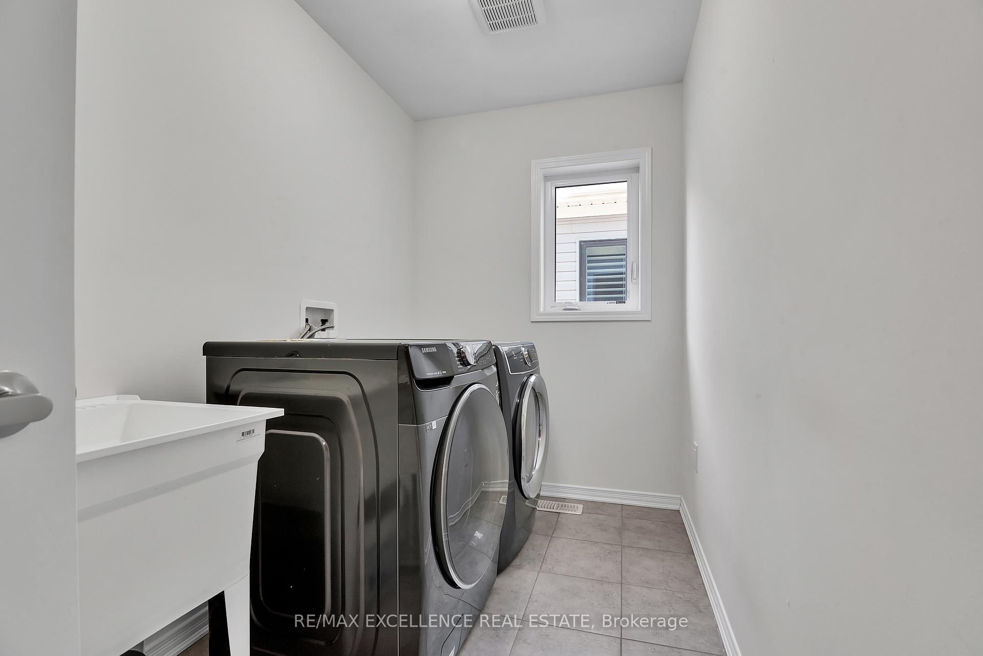 Photo 27 of 12 Whithorn Crescent, Haldimand — HOMEH