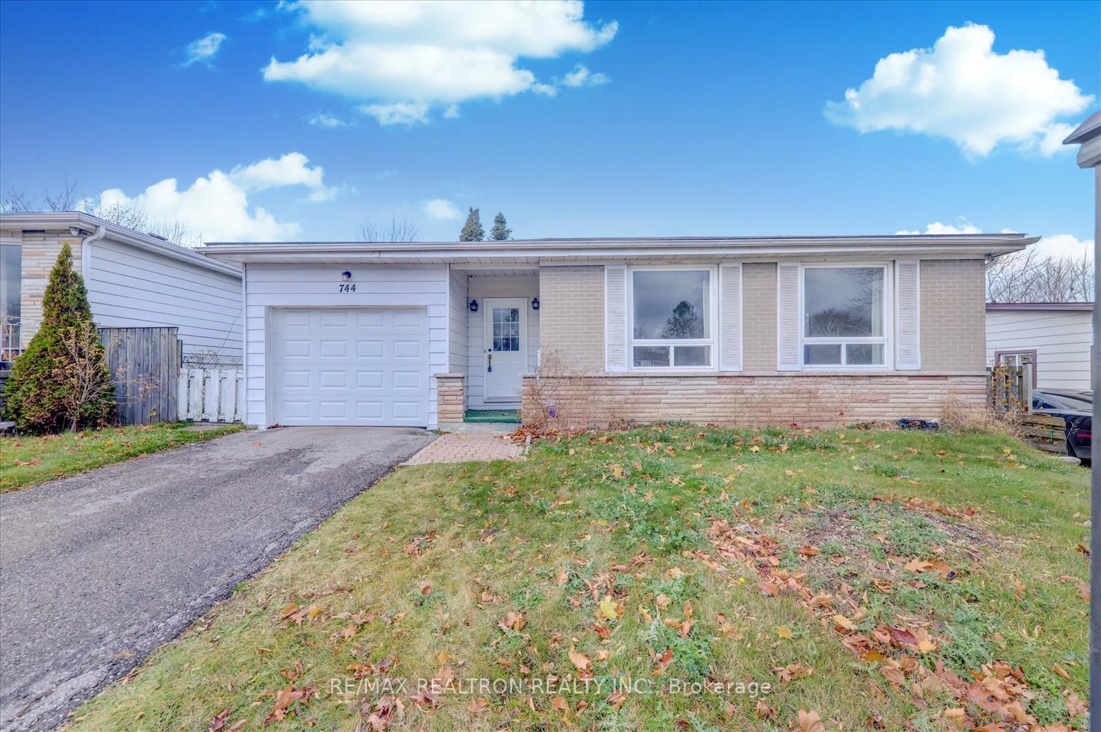 Photo 1 of 744 Krosno Boulevard, Pickering, Bay Ridges — HOMEH