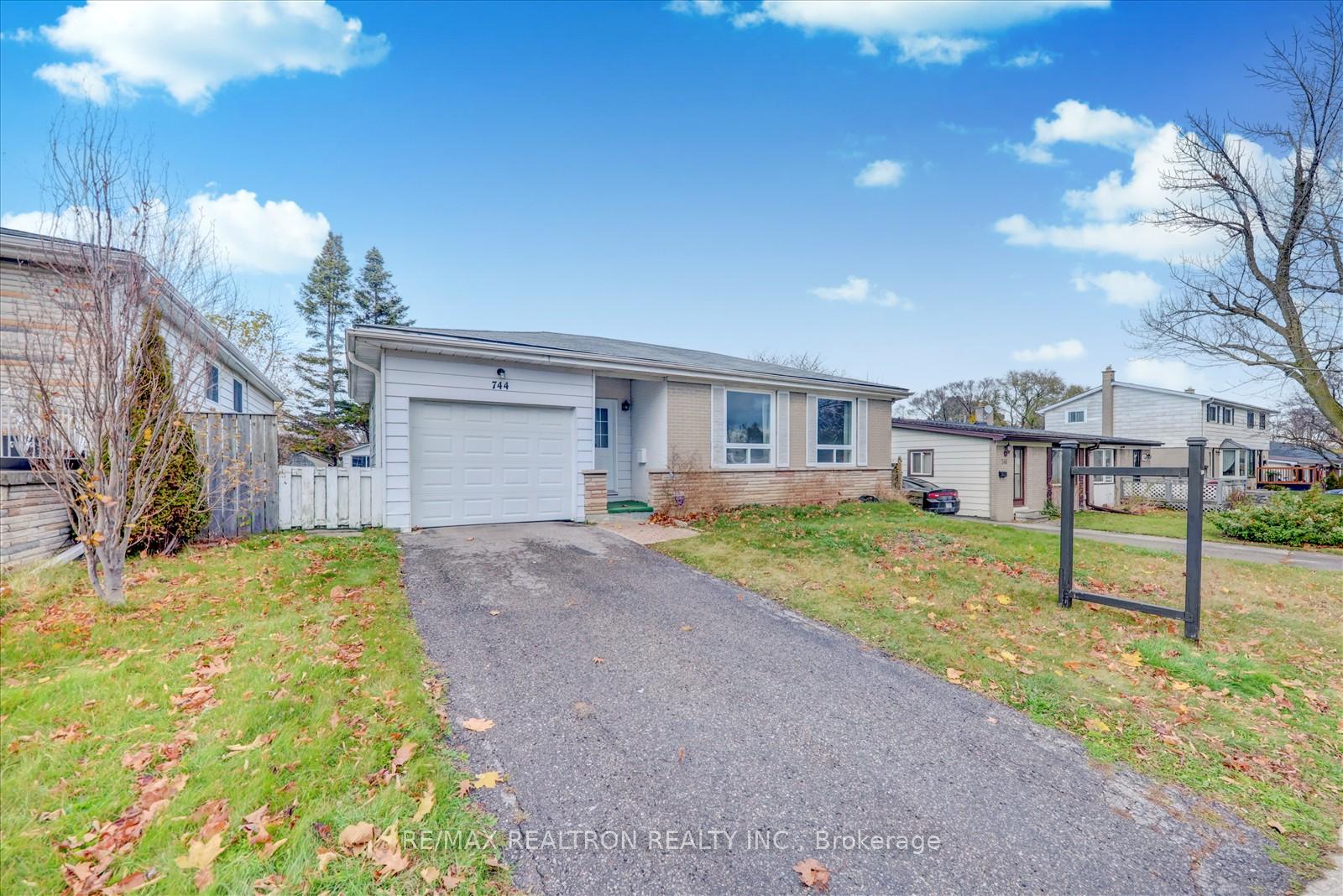 Photo 7 of 744 Krosno Boulevard, Pickering, Bay Ridges — HOMEH