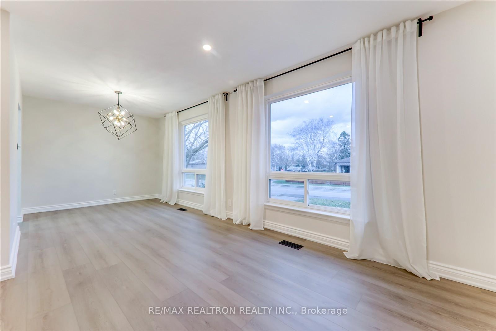 Photo 24 of 744 Krosno Boulevard, Pickering, Bay Ridges — HOMEH