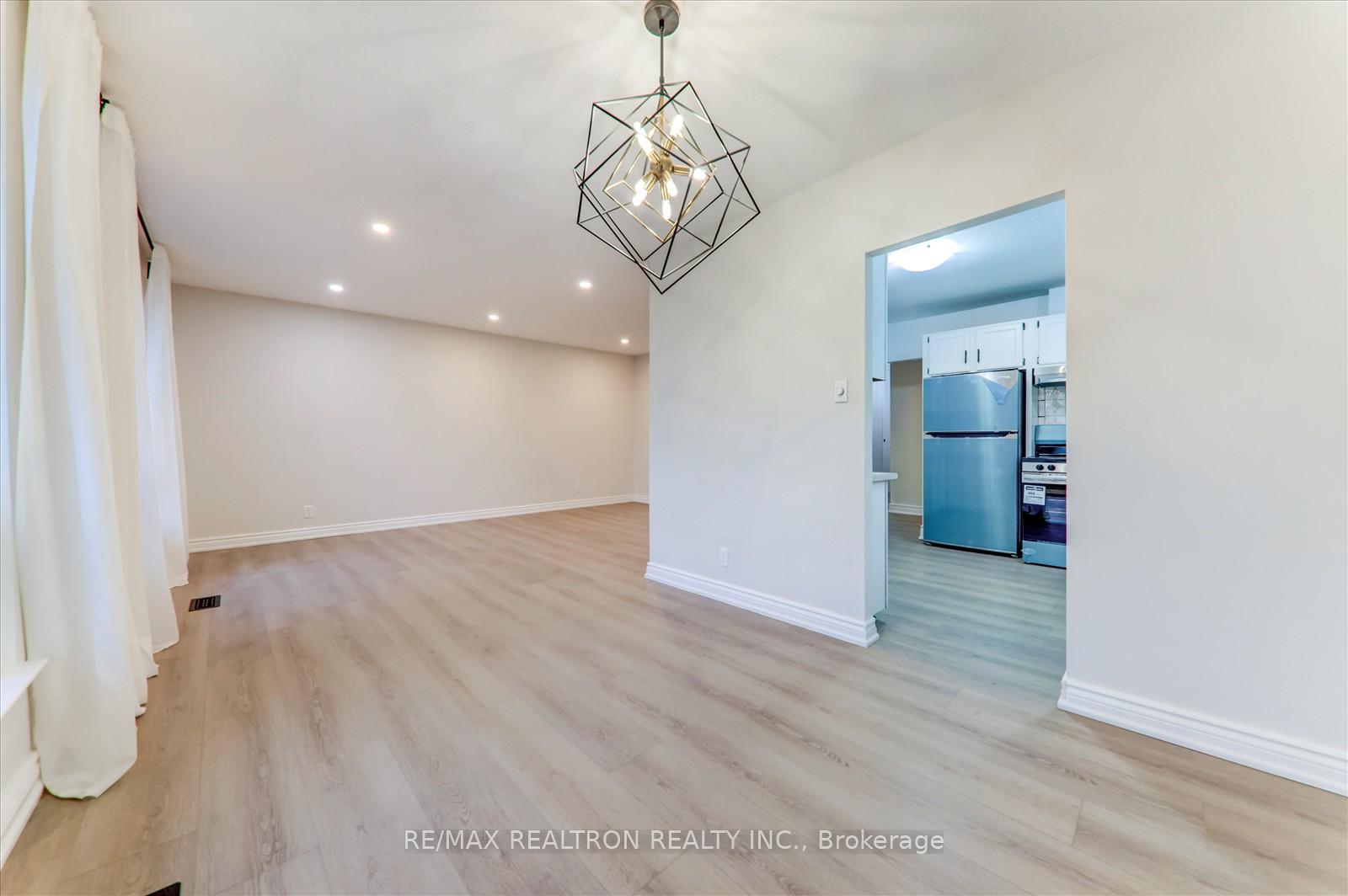 Photo 10 of 744 Krosno Boulevard, Pickering, Bay Ridges — HOMEH