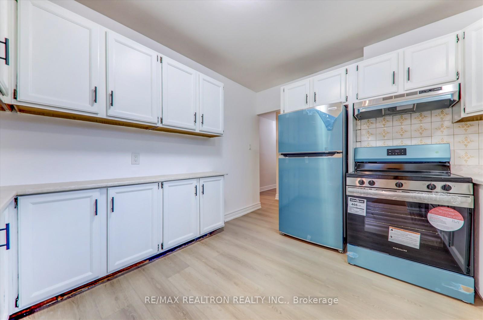 Photo 11 of 744 Krosno Boulevard, Pickering, Bay Ridges — HOMEH