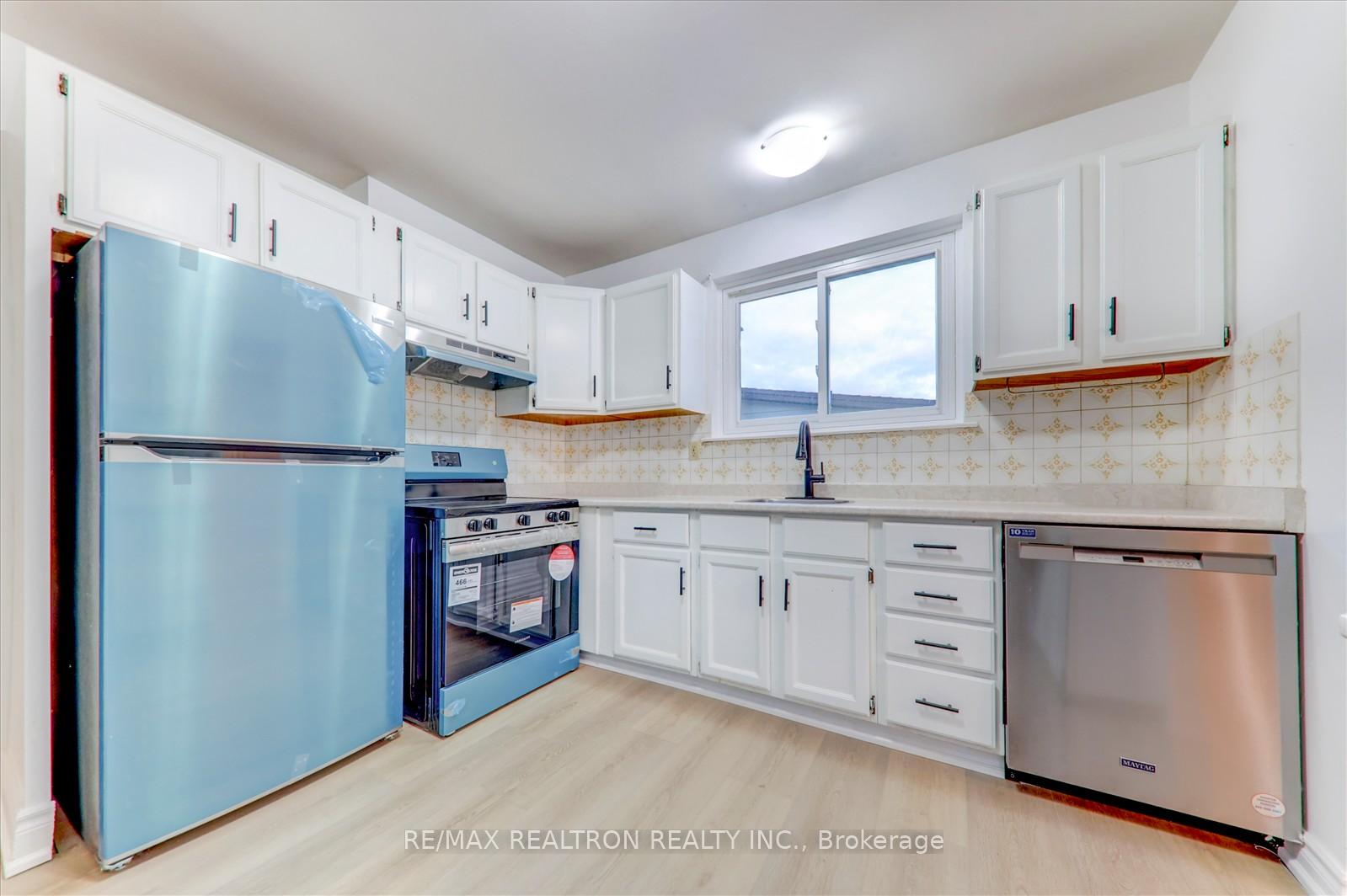Photo 16 of 744 Krosno Boulevard, Pickering, Bay Ridges — HOMEH