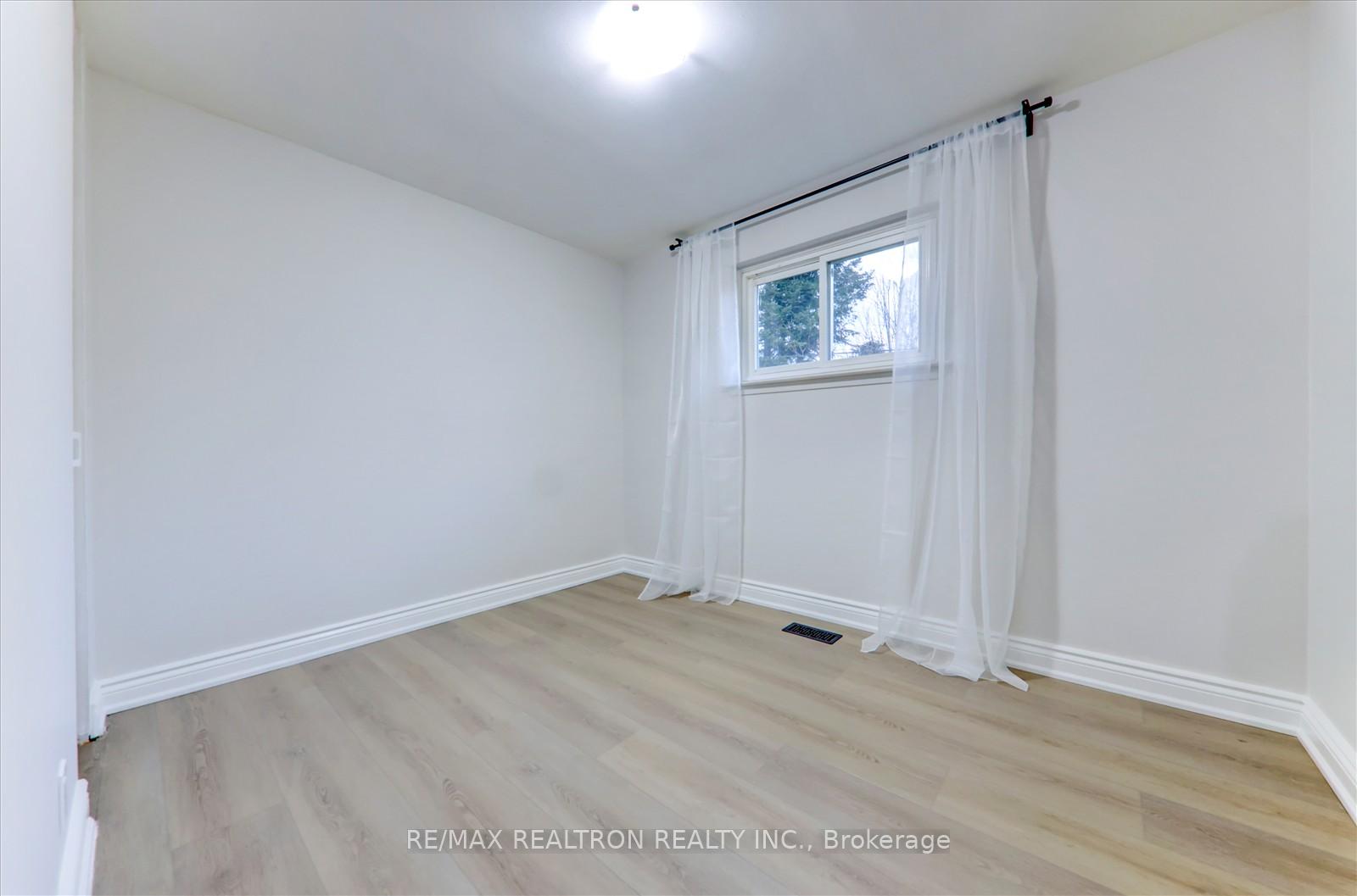 Photo 17 of 744 Krosno Boulevard, Pickering, Bay Ridges — HOMEH