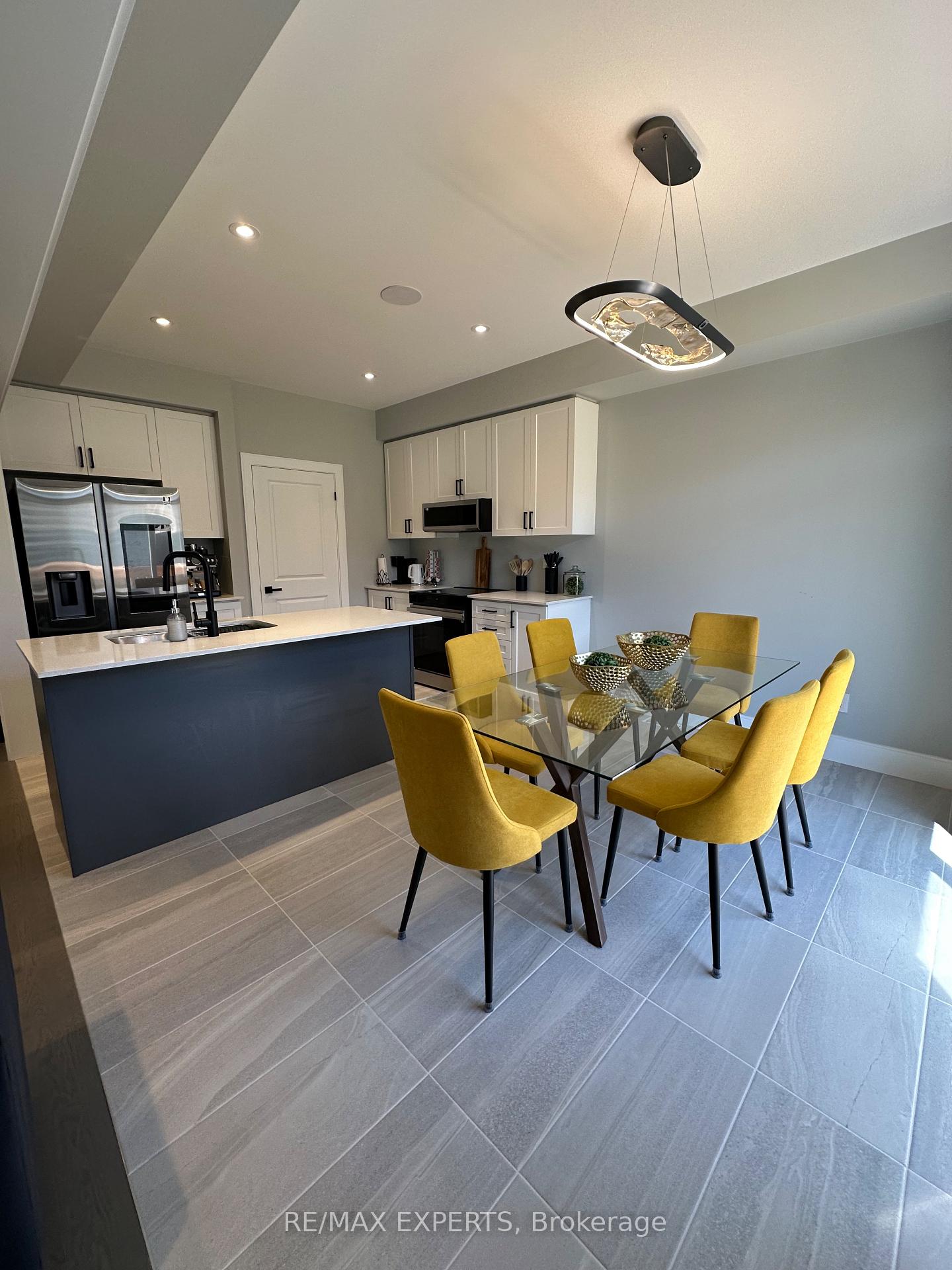 Photo 3 of Unit Main, 1335 Davis loop Circle, Innisfil, Lefroy — HOMEH