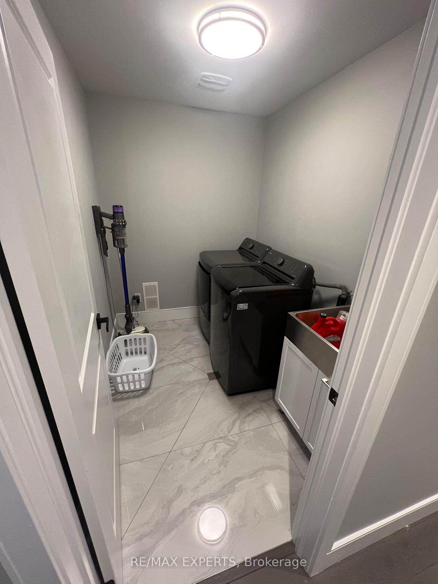 Photo 11 of Unit Main, 1335 Davis loop Circle, Innisfil, Lefroy — HOMEH