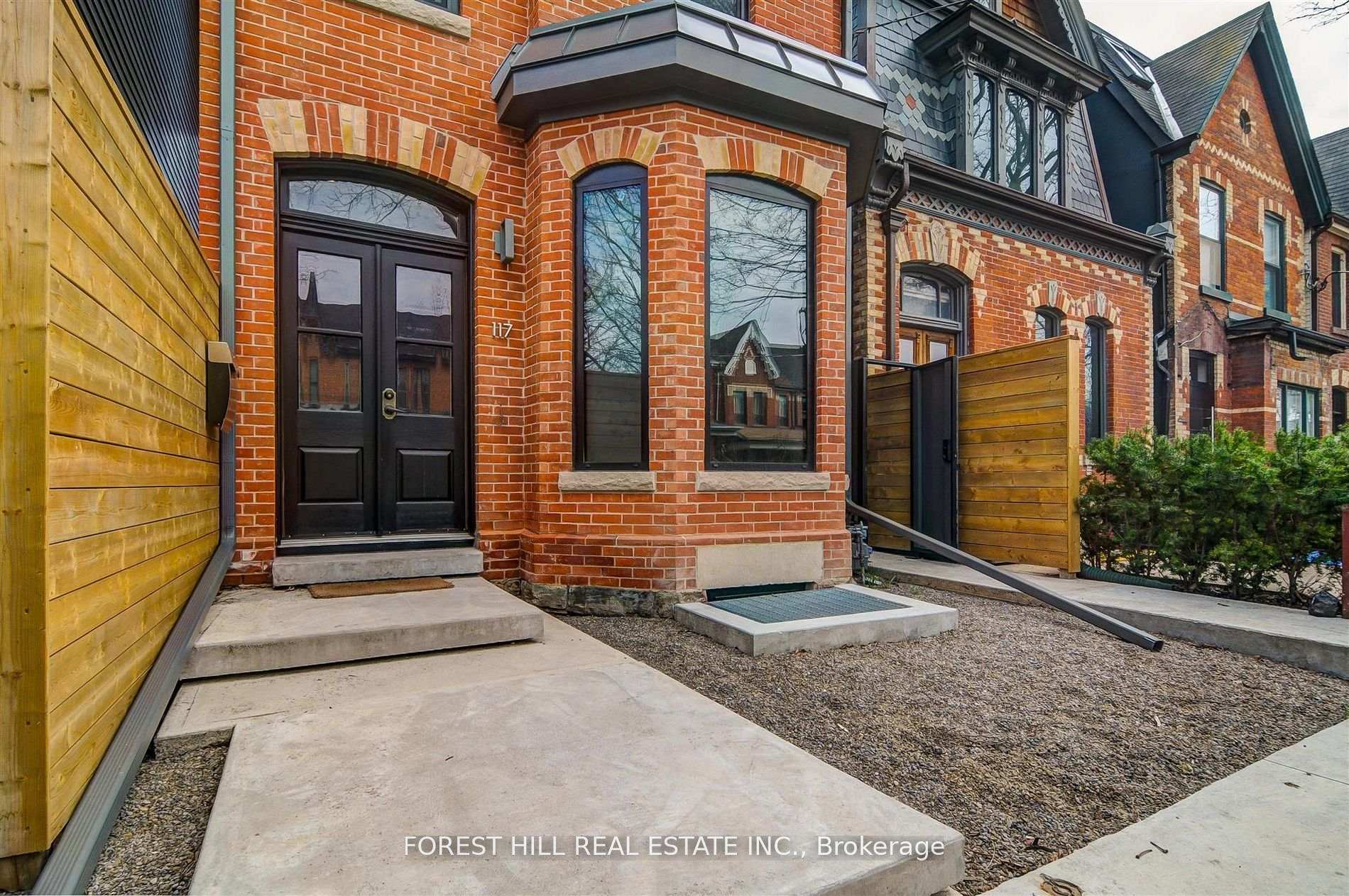 Photo 2 of Unit 1, 117 Robert Street, Toronto, University — HOMEH