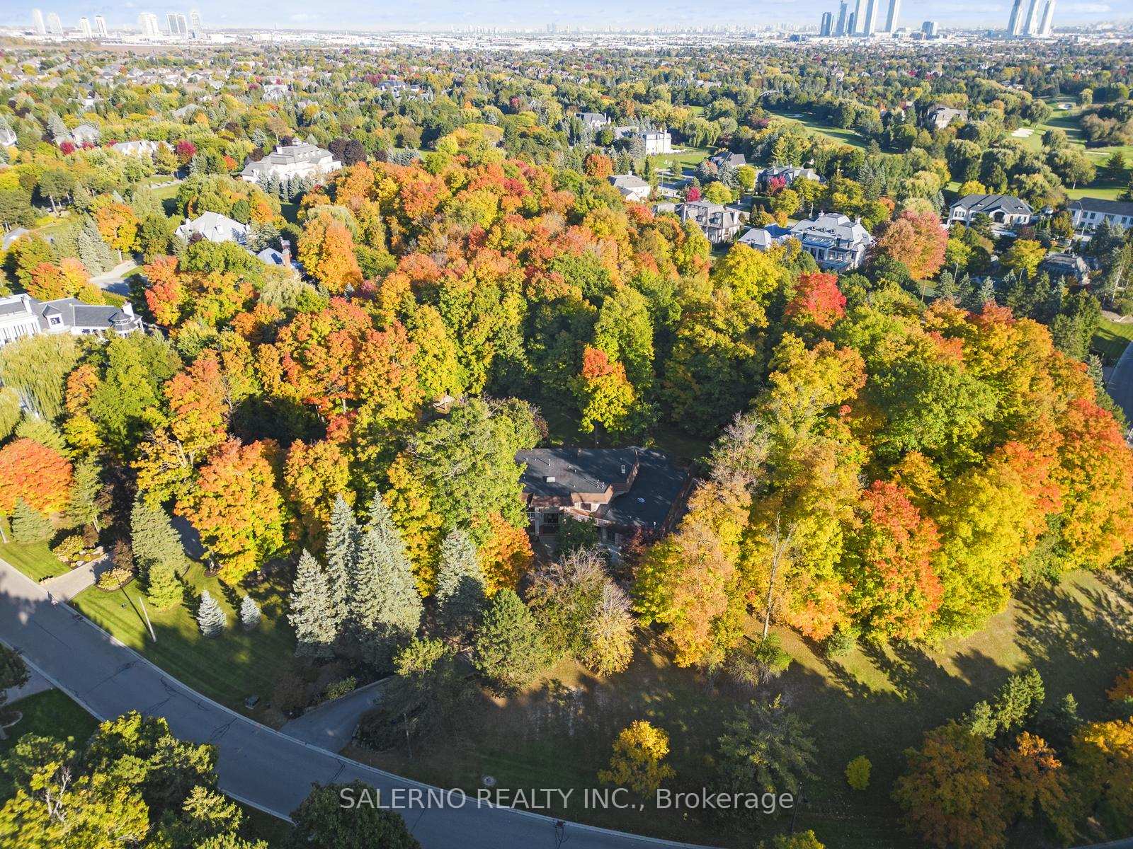 Photo 2 of 41 Golf Avenue, Vaughan, East Woodbridge — HOMEH