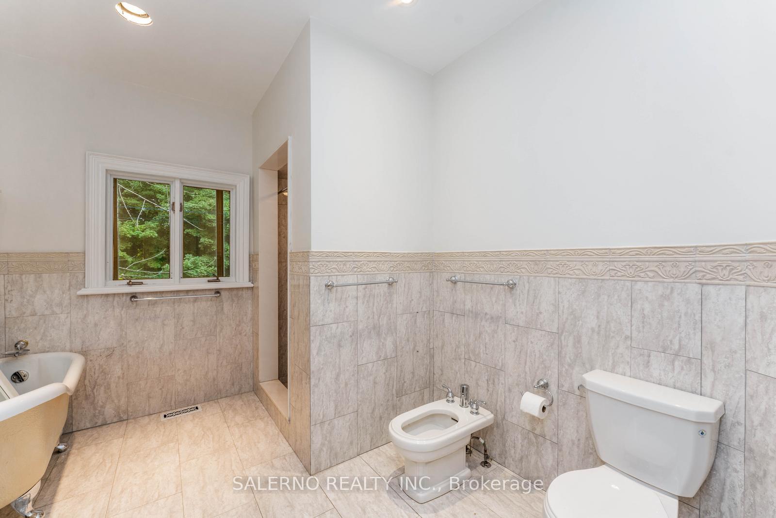 Photo 16 of 41 Golf Avenue, Vaughan, East Woodbridge — HOMEH